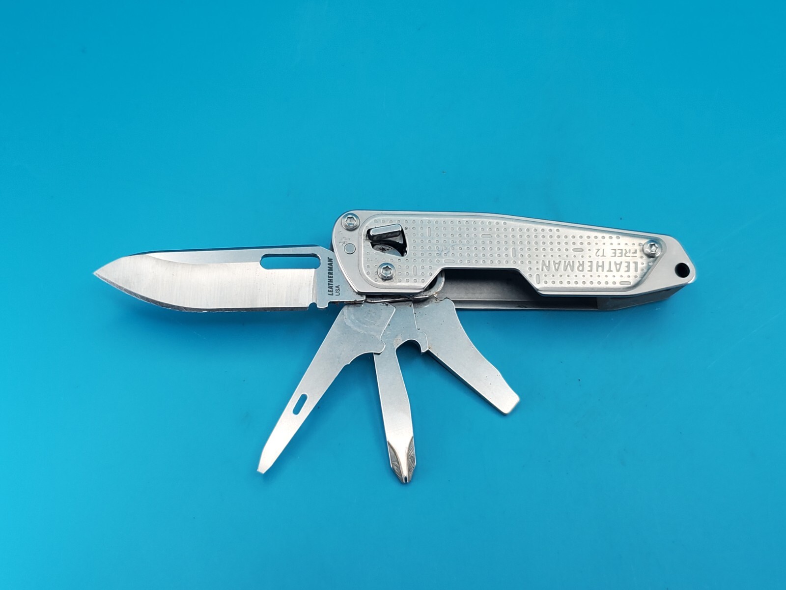 Leatherman FREE T2 Pocket Knife Multi-tool!