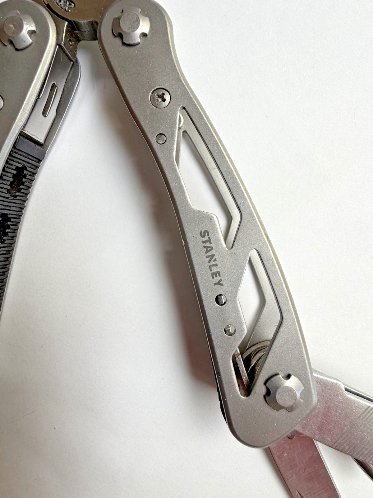 Stanley 13-in-1 Multi-Tool Pocket Knife Stainless Steel Pliers Non Slip Grip