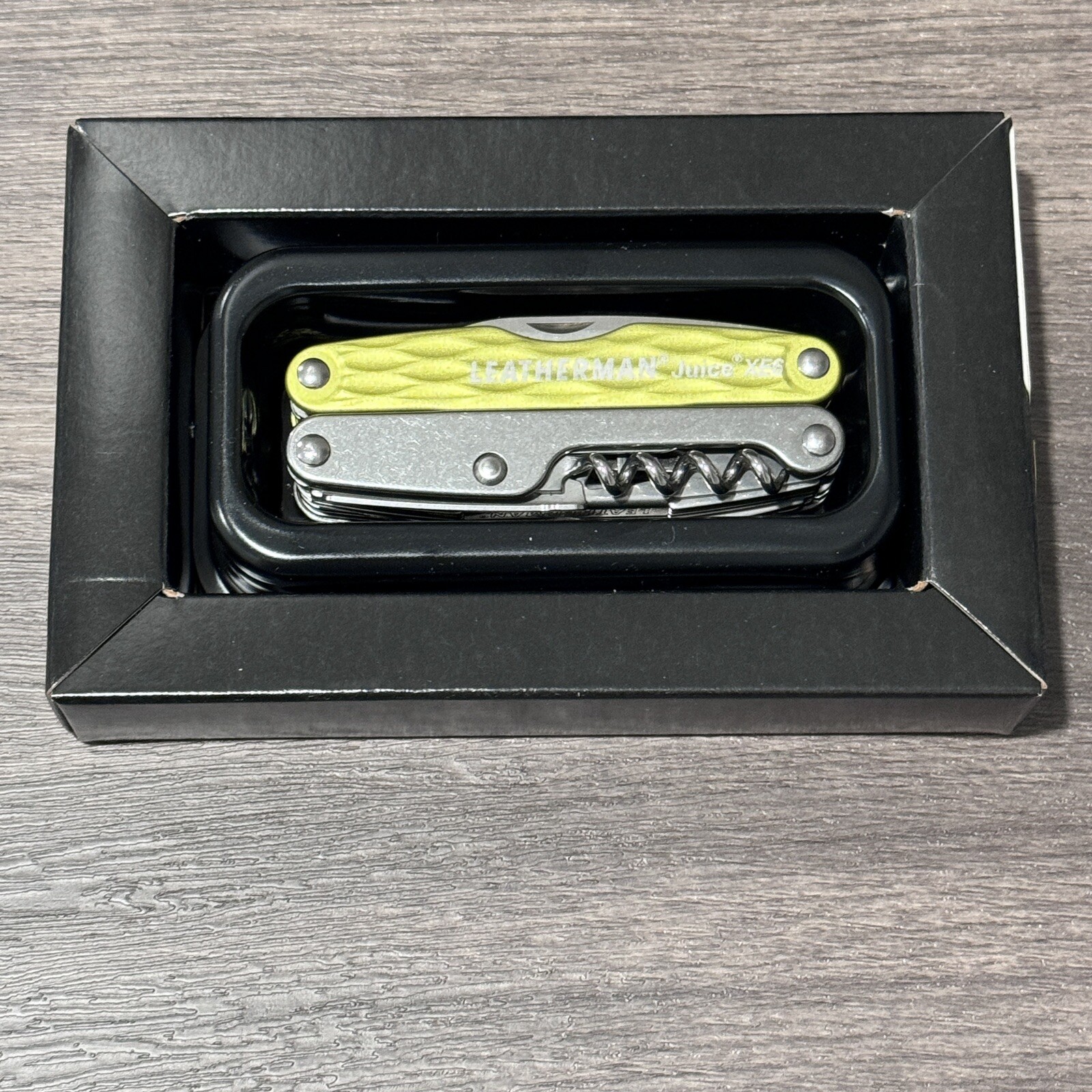 Leatherman Juice XE6 Moss Green Multi Tool. Gift vintage box