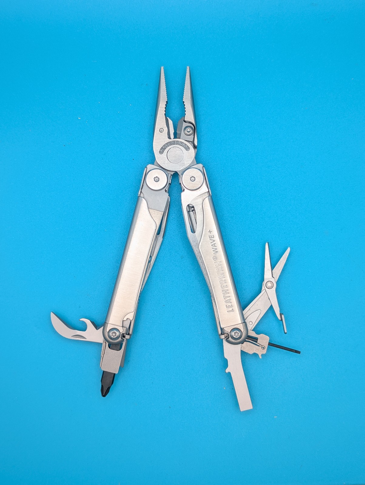 Leatherman Wave Plus + Multi-Tool! FAST SHIPPING! WITH SHEATH! EXCELLENT