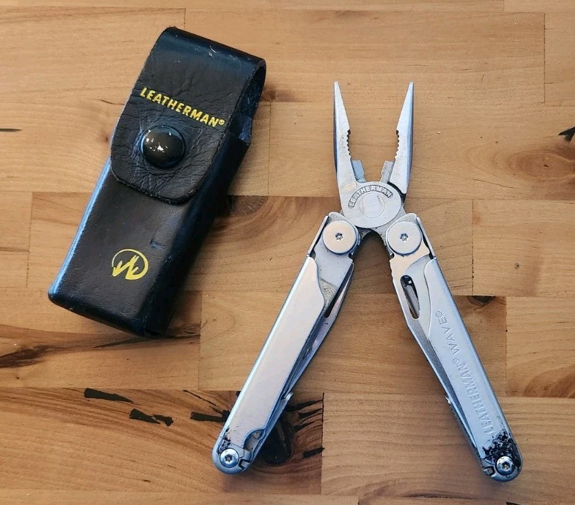Leatherman Wave Multi-Tool Pliers Pocket Knife w/ Sheath – Great Condition – X39