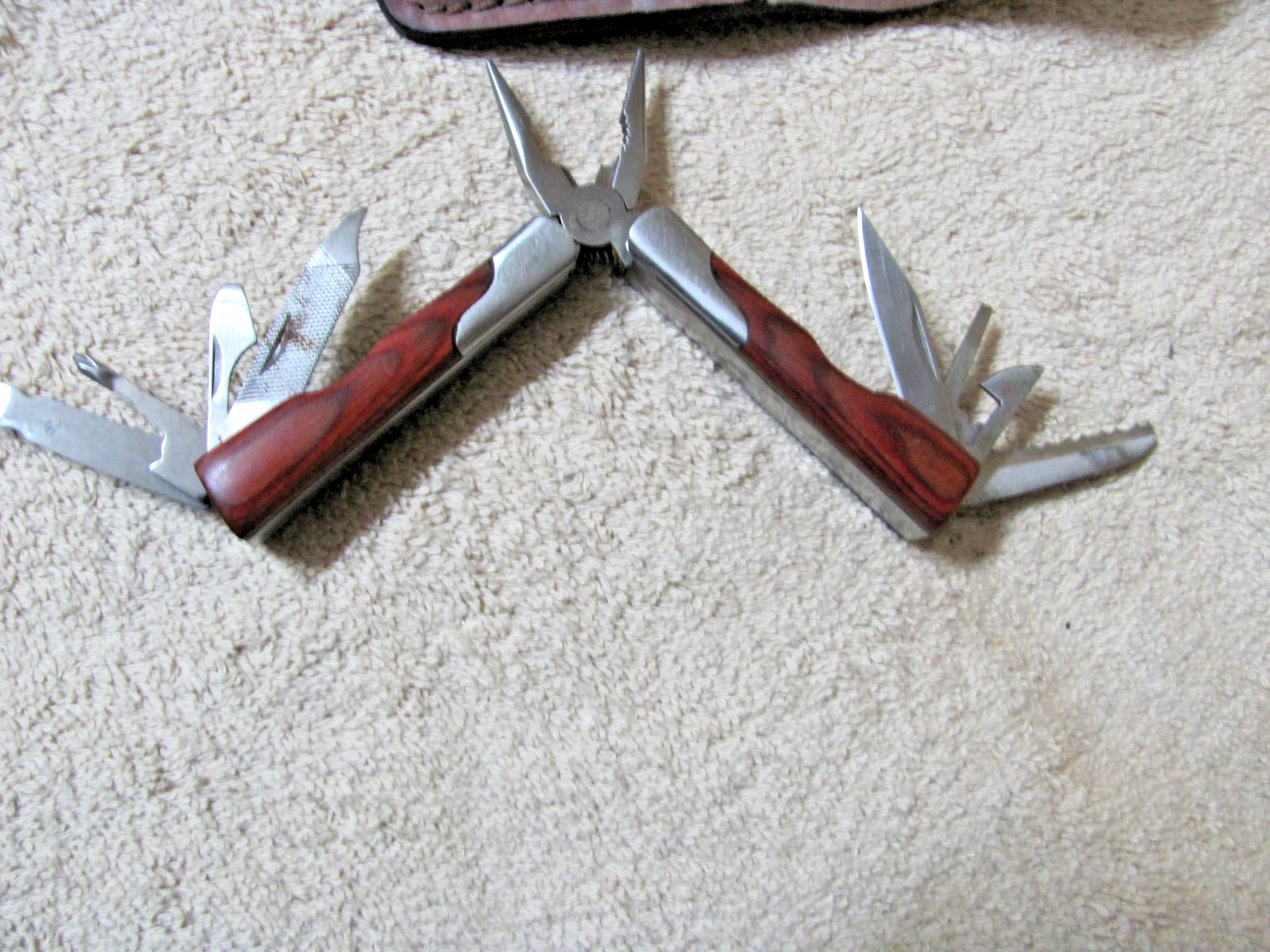 SCHRADE MULTI-PLYER TOOL, SHEFFIELD STEEL, 10 TOOLS, 2 3/4in CLOSED, 4 in OPEN