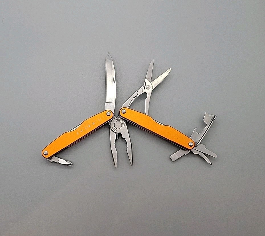 Leatherman JUICE S2 Multi-Tool dated 0407 – Orange – Knife, Pliers – Retired