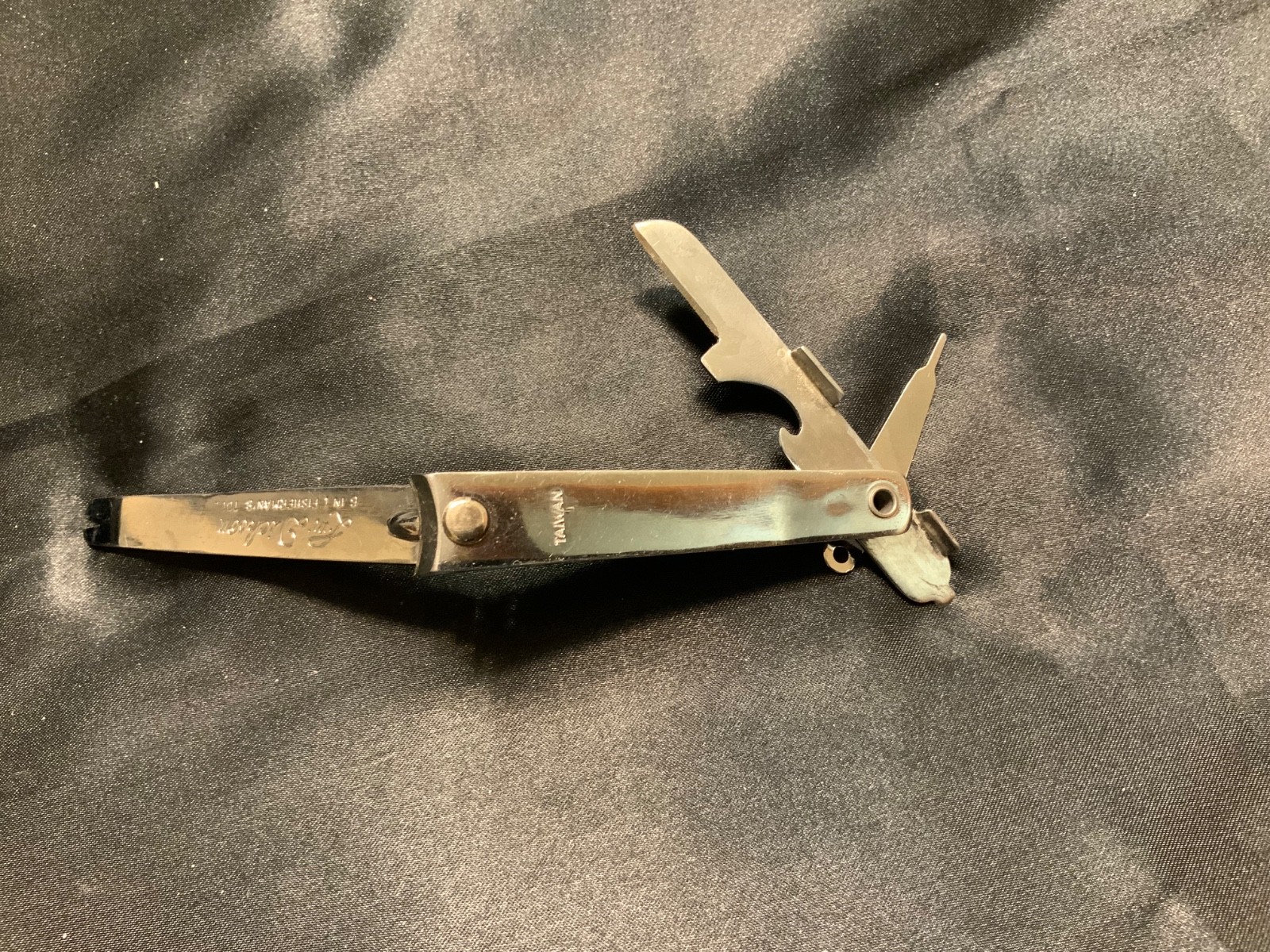 LM Dickson 6 in 1 fisherman’s tool with cover