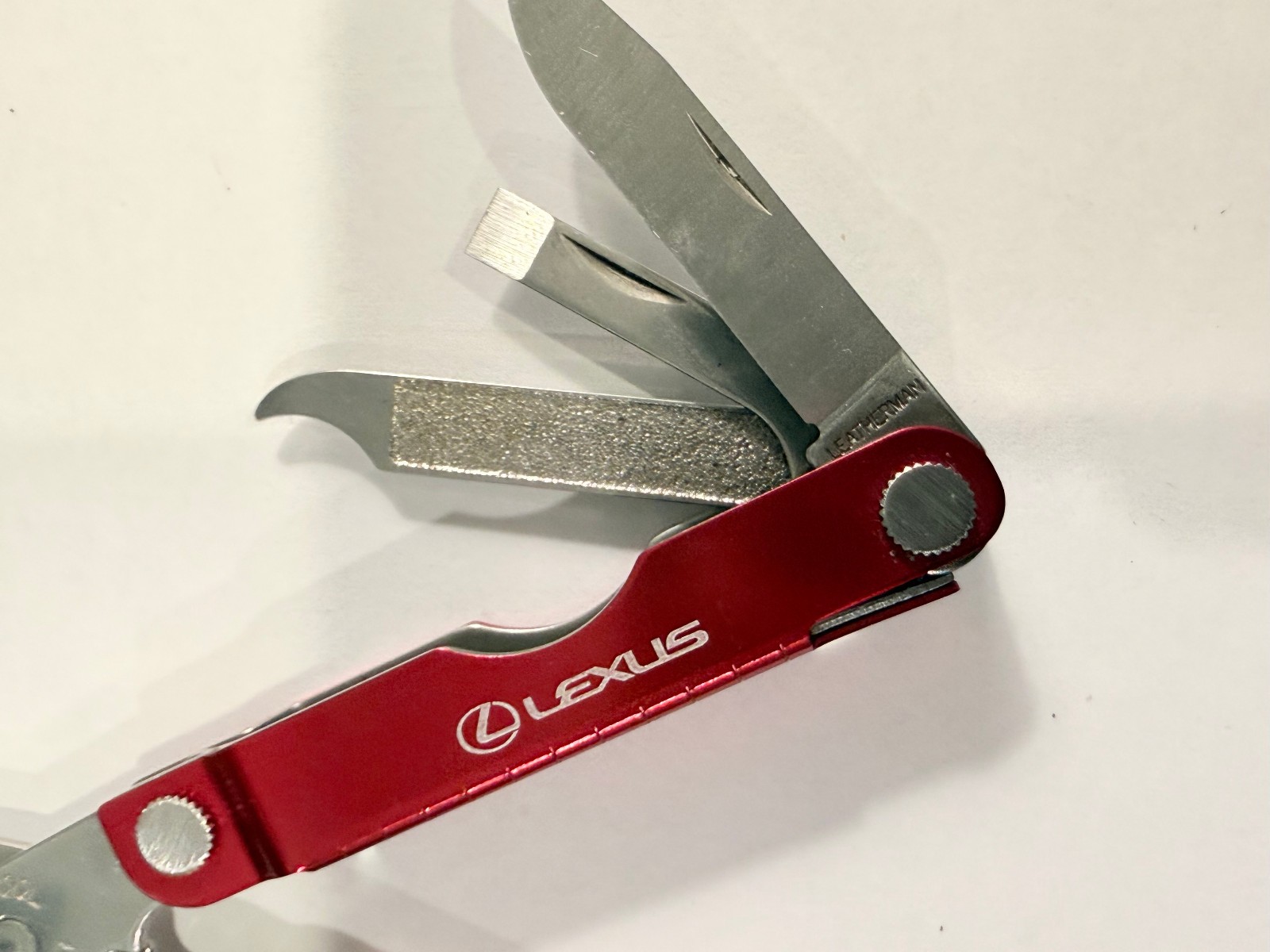 LEATHERMAN MICRA RED METALLIC MULTI-TOOL – ADVERTISEMENT LEXUS