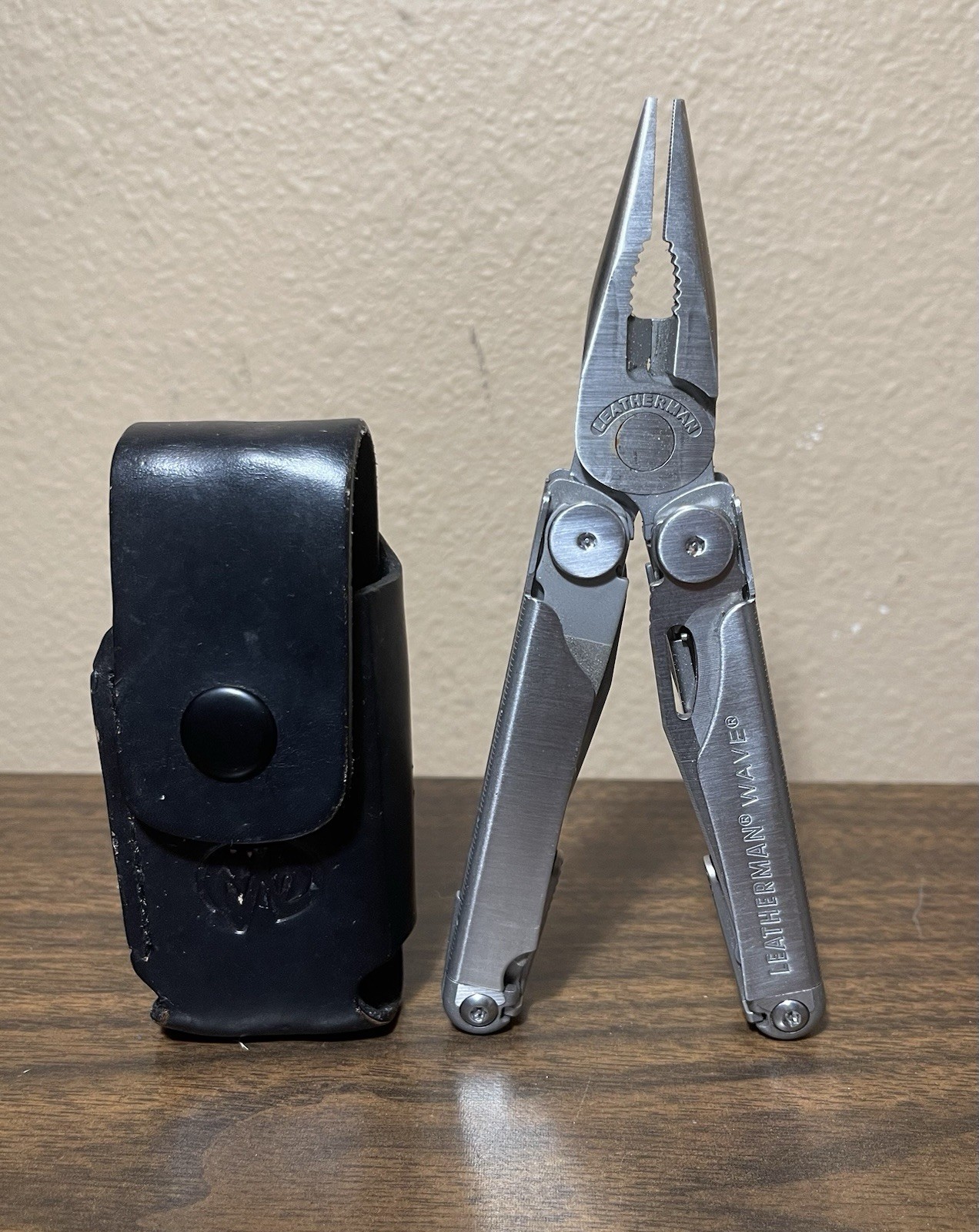 Leatherman Wave Multi-Tool Pliers Pocket Knife w/ Sheath – Great Condition –