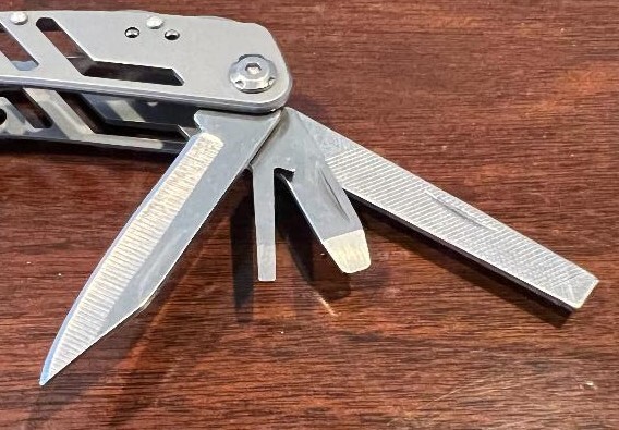High Quality Multi Tool Pliers 24 in 1 portable (multitool pocketknife knife)