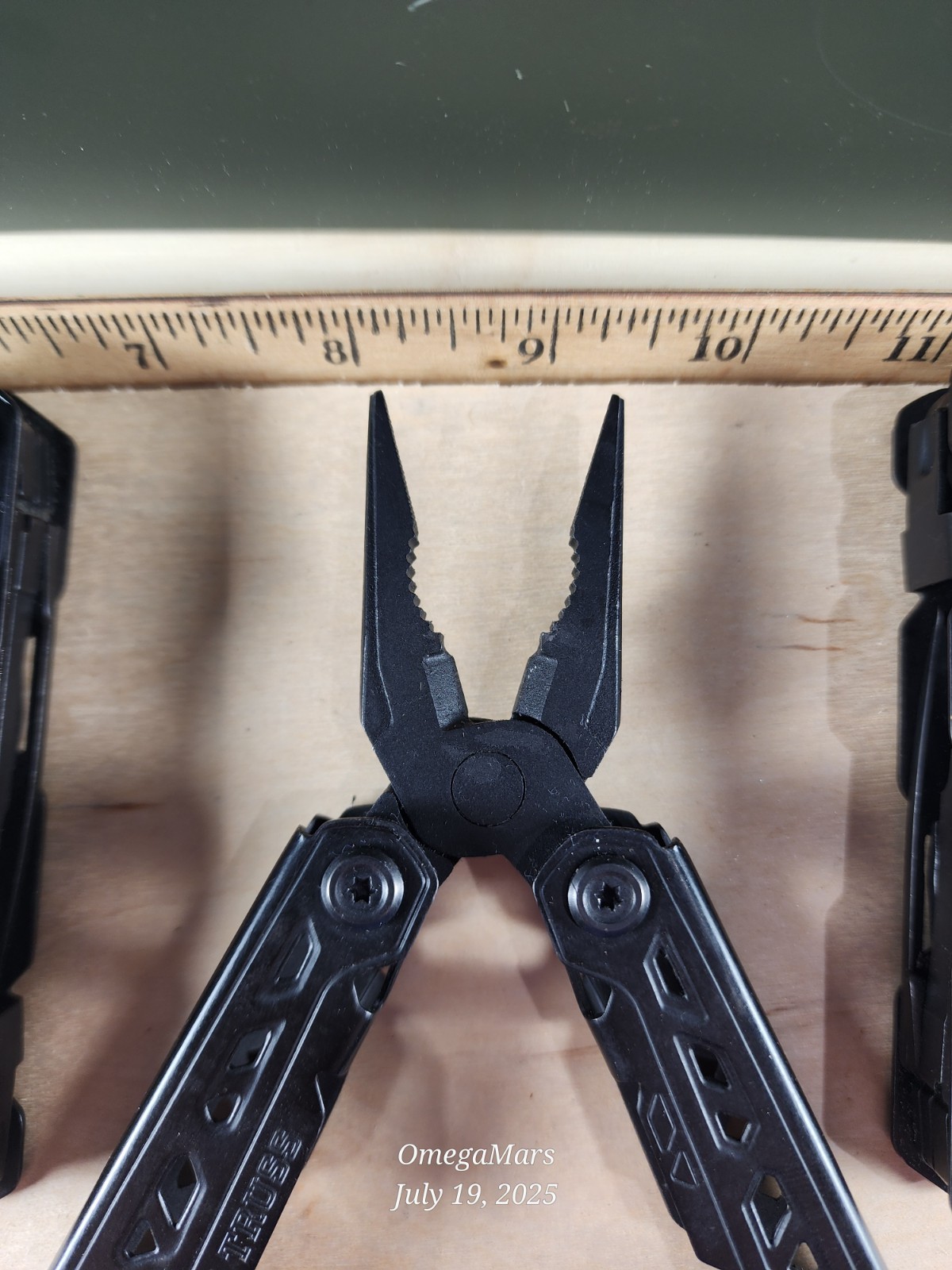 Gerber Truss 17-in-1 Multi Tool One(1) good – great conditions! Black NO Sheath