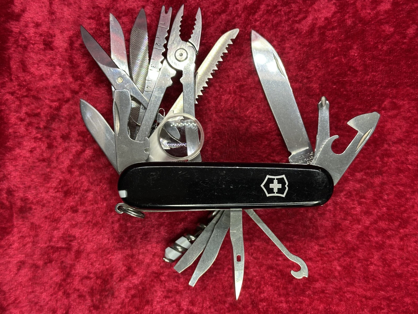 Victorinox SwissChamp Black Swiss Army Knife 91mm 22 Tool 8 Layer (689)