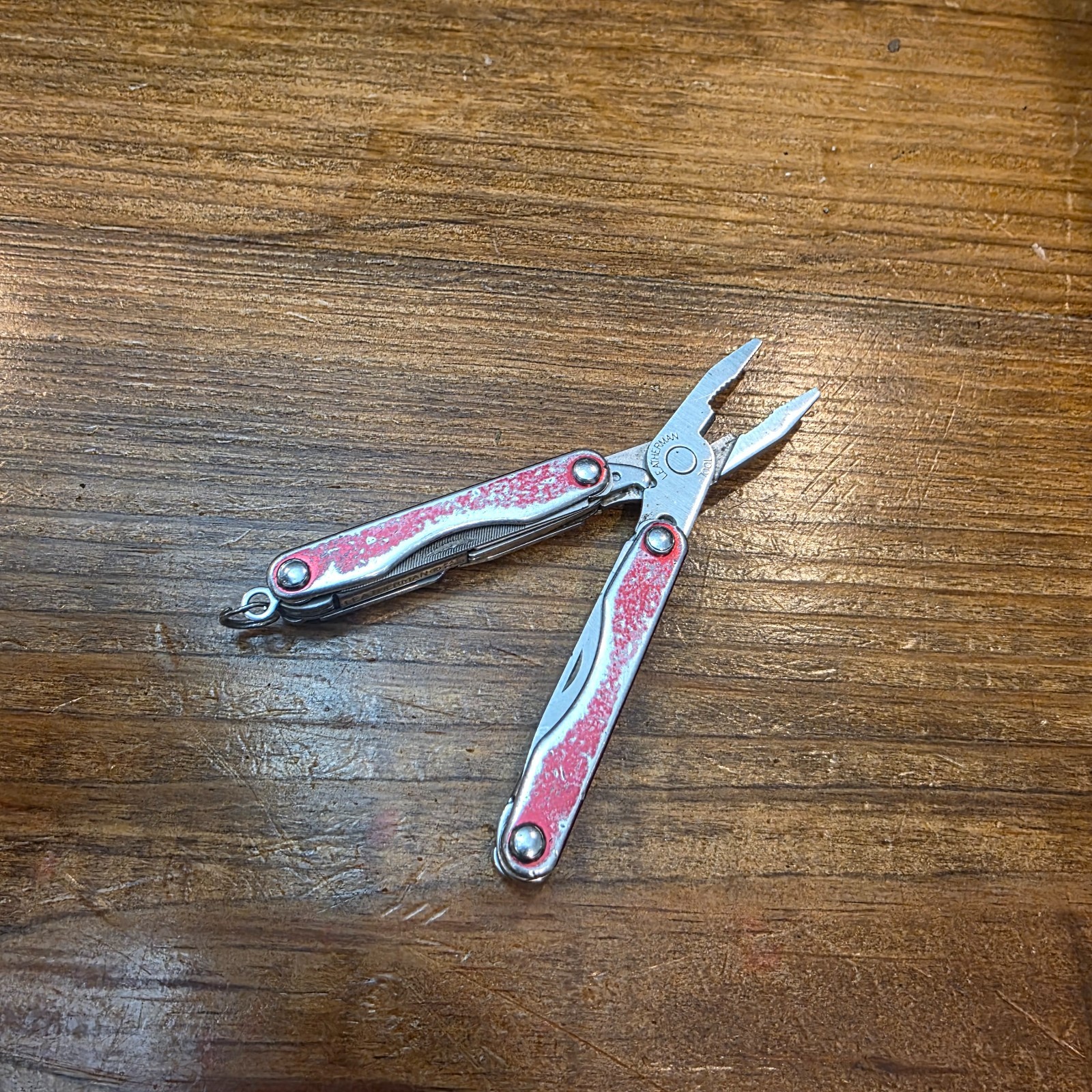 Leatherman Squirt P4 Multi-Tool, Knife, Pliers, Retired Collectible, Red