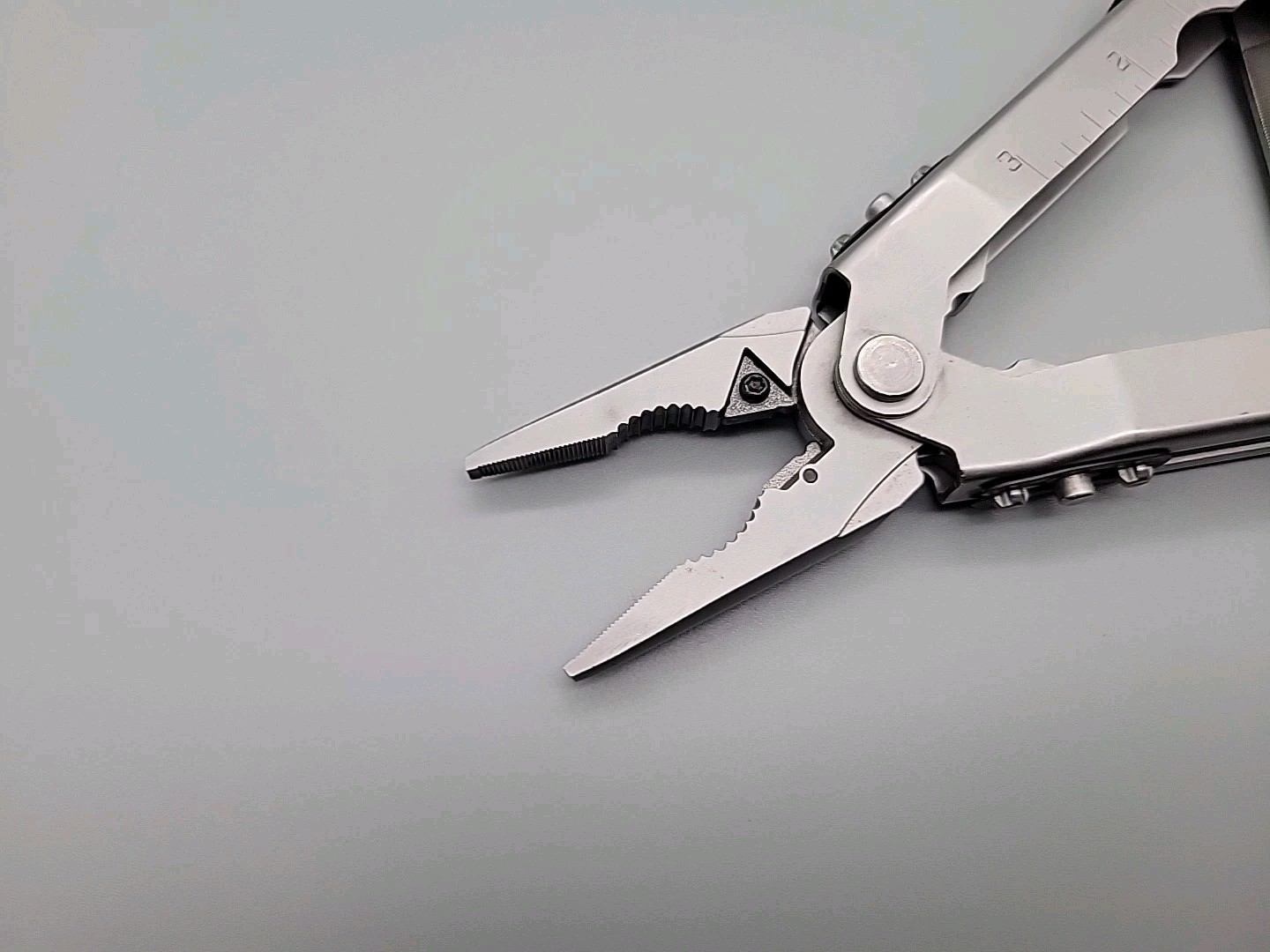 Gerber MP600 Multiplier Multi-Tool /w REMGRIT – Carbide Cutter Pliers