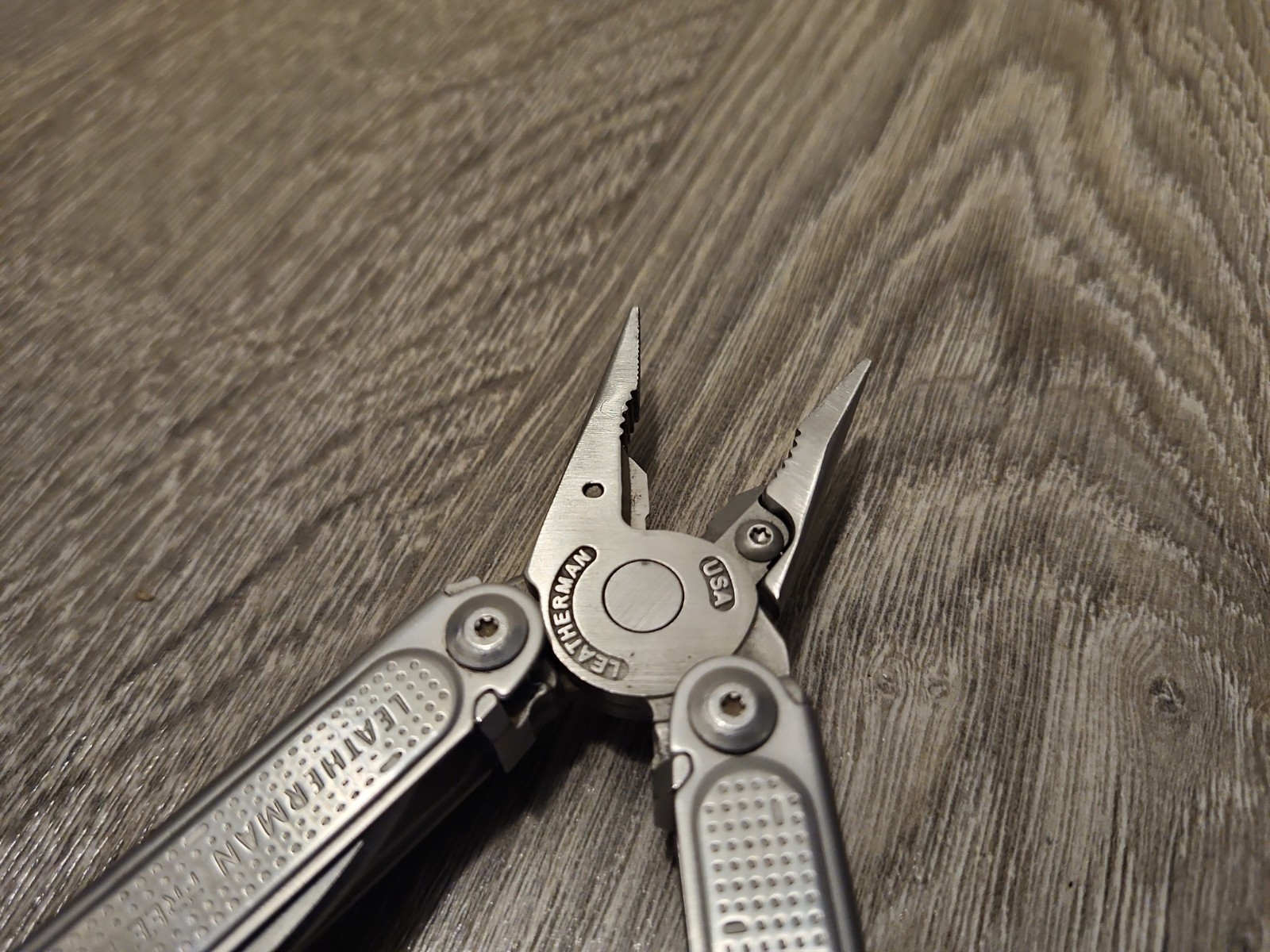 Leatherman Free P2 Multi-Tool – Used, Good Condition, W/Sheath