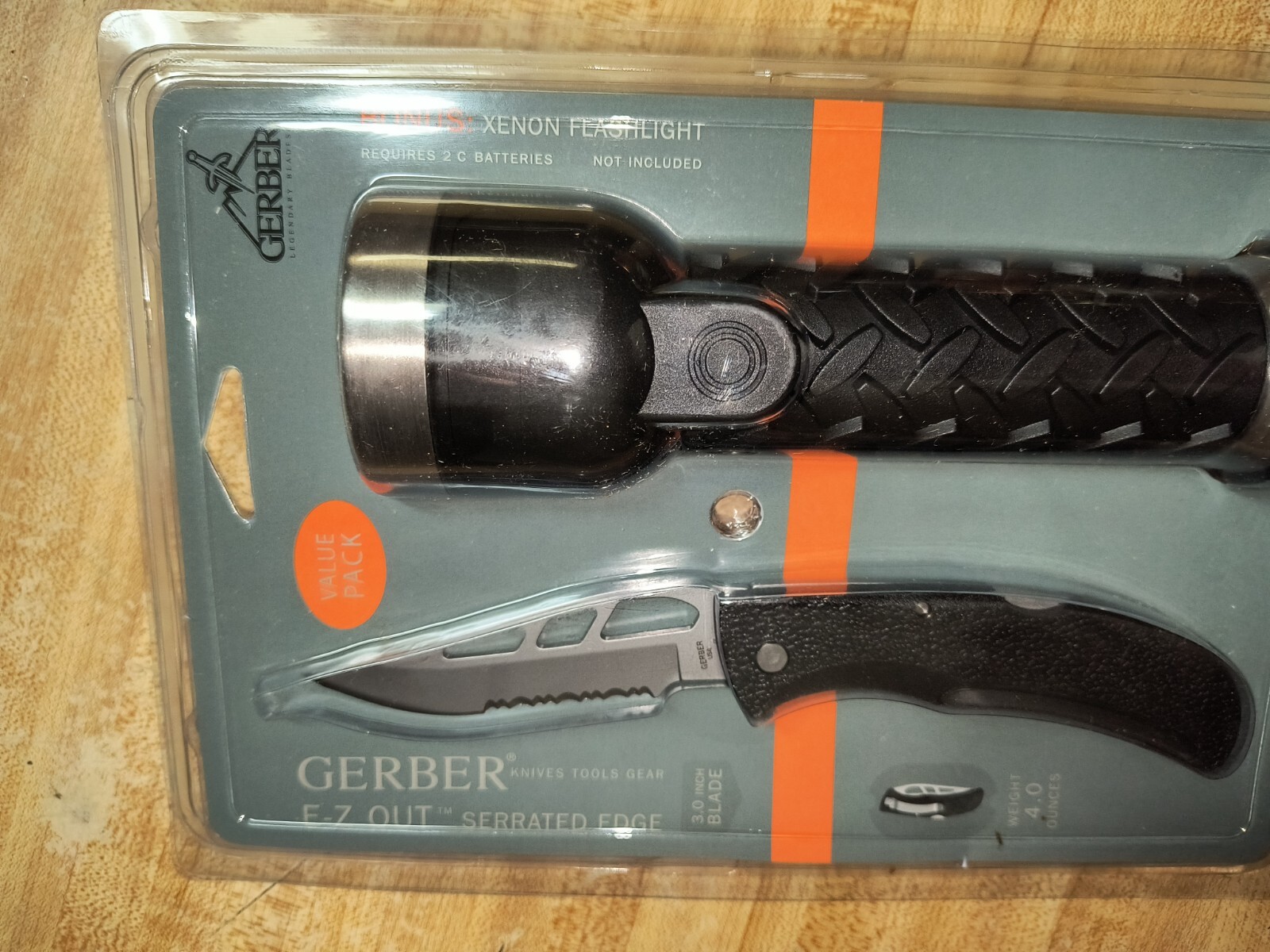 Gerber EZ-OUT Combo, Zenon Flashlight & Large Folding Knife Serrated USA Made