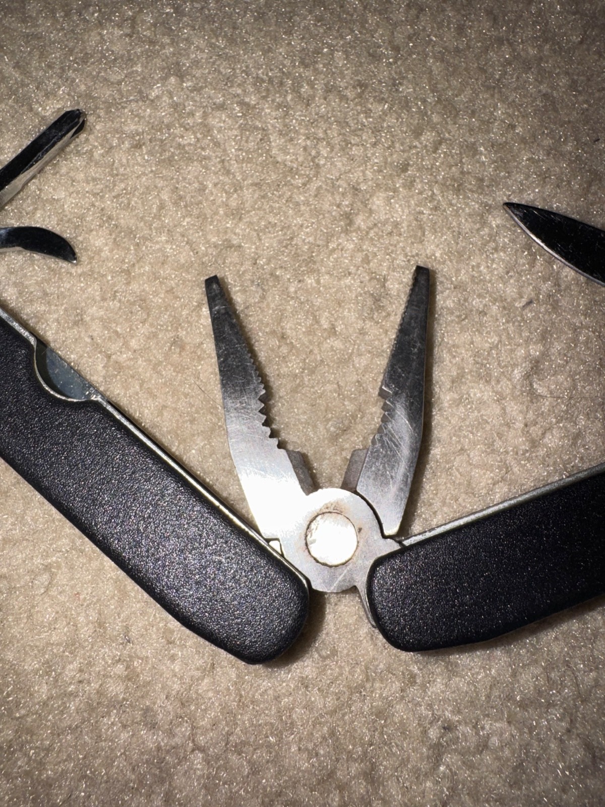 Vintage Multi-Tool 9 in 1 Recoil Tool with Case Black Knife Pliers Screwdriver