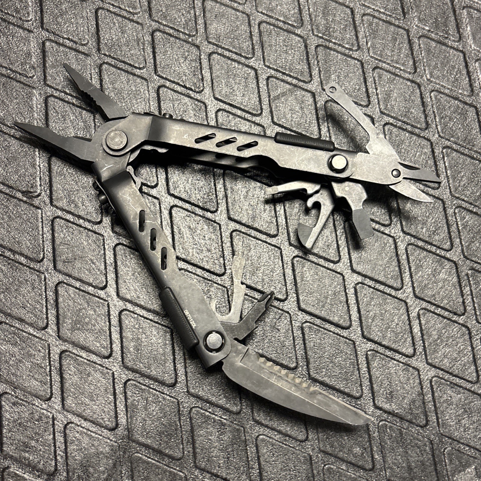 Gerber MP400 Multi Tool Multi-Plier, Black, Nice!