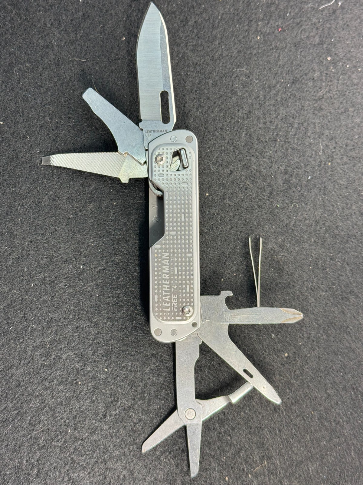 Leatherman Free T4 Multitool Silver Multi Tool Pocket Knife Camping Hunting