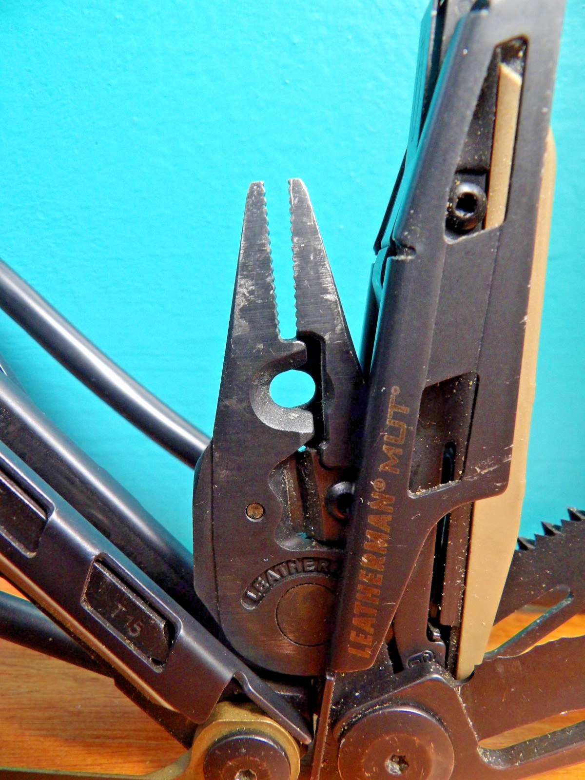 LEATHERMAN MUT MULTI-TOOL & WRENCH W/ COYOTE MOLLE SHEATH