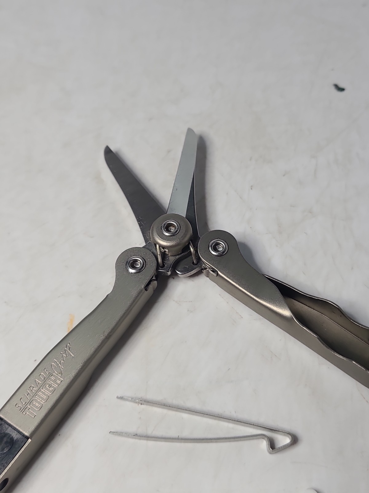 Schrade USA ST2 Multi-tool Tough Chip Compact Mini Tool