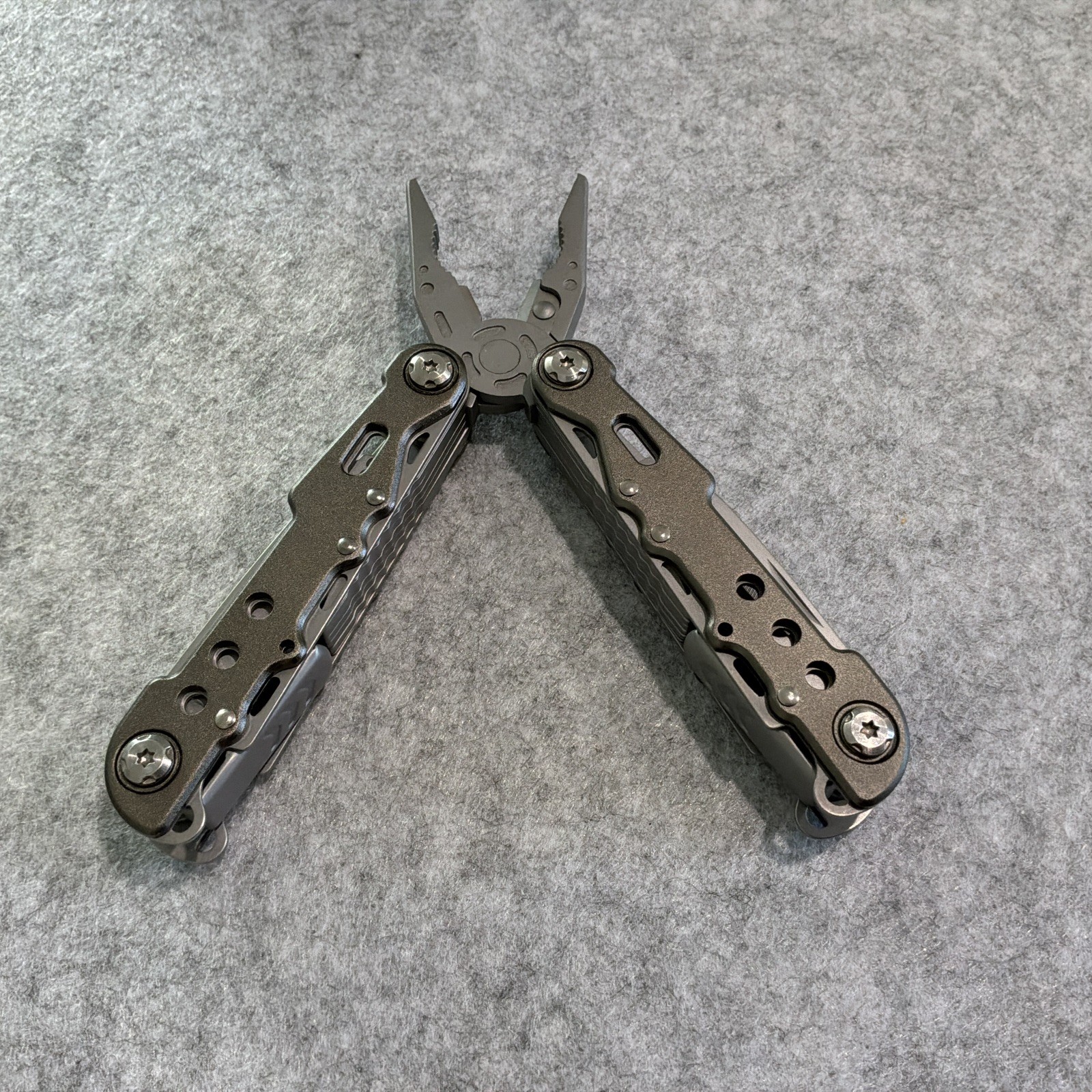 Hoffman Richter HR100 Multi Tool W/ Nylon Pouch Hunting Fishing New Box