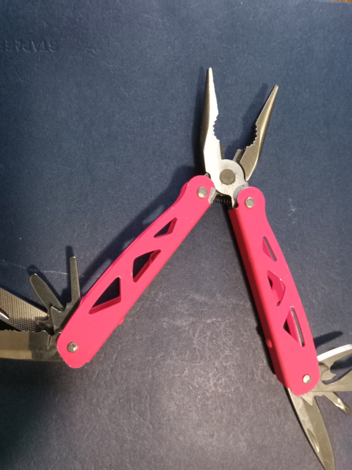 Pink 19-in-1, Multi Tool with pliers, knives, screwdrivers, bottle opener, etc