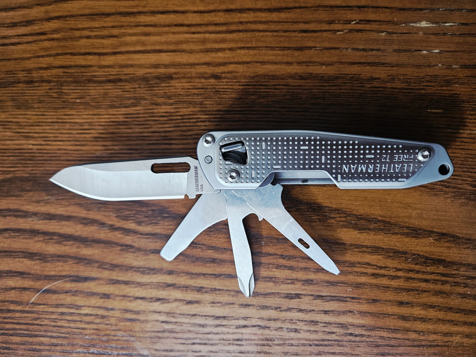 Leatherman T2 Lightweight Multi-tool Pocket Knife – Silver (2006563)
