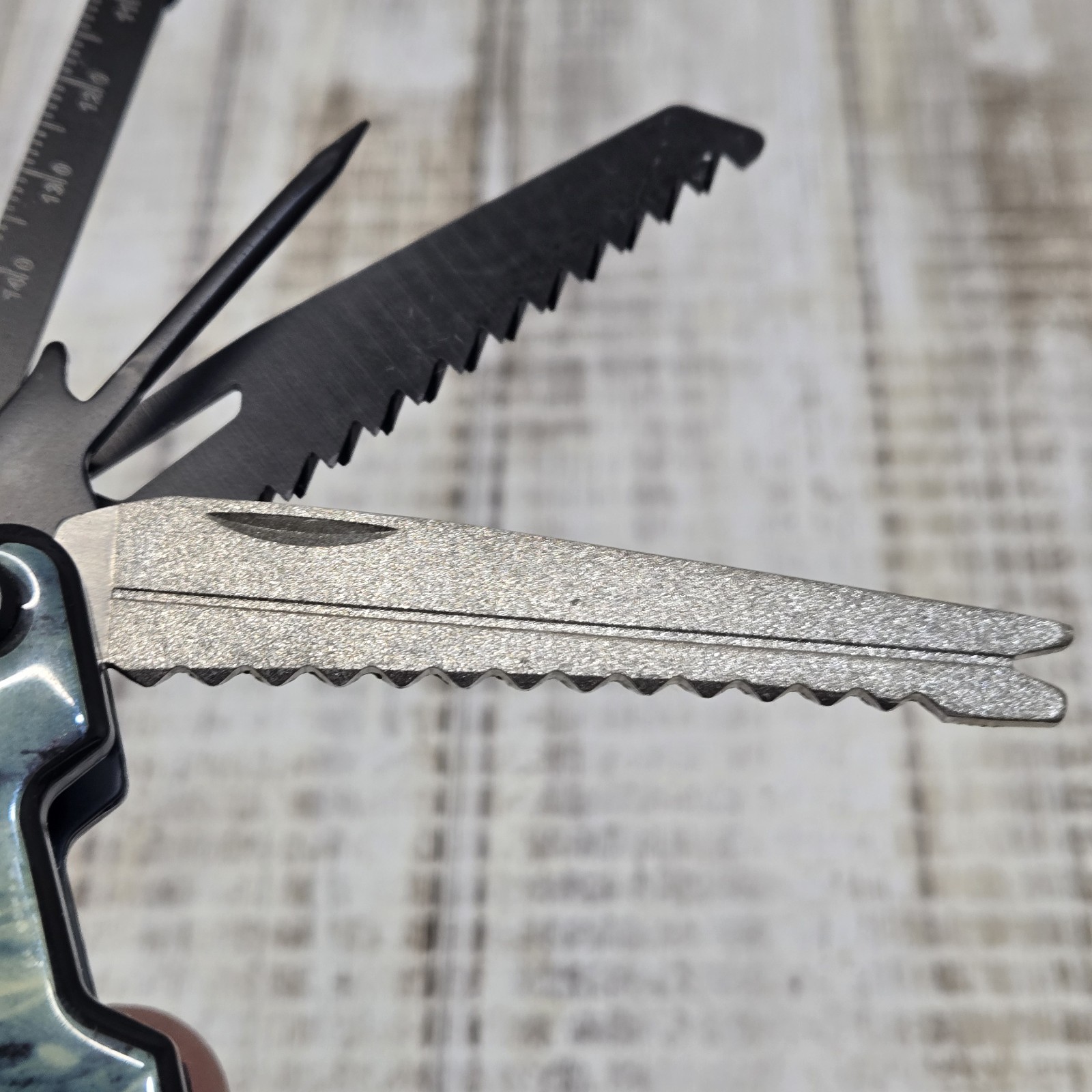 MOSSY OAK 13-in-1 Large Folding Multi Tool Plier Portable Pocket Knife Camping