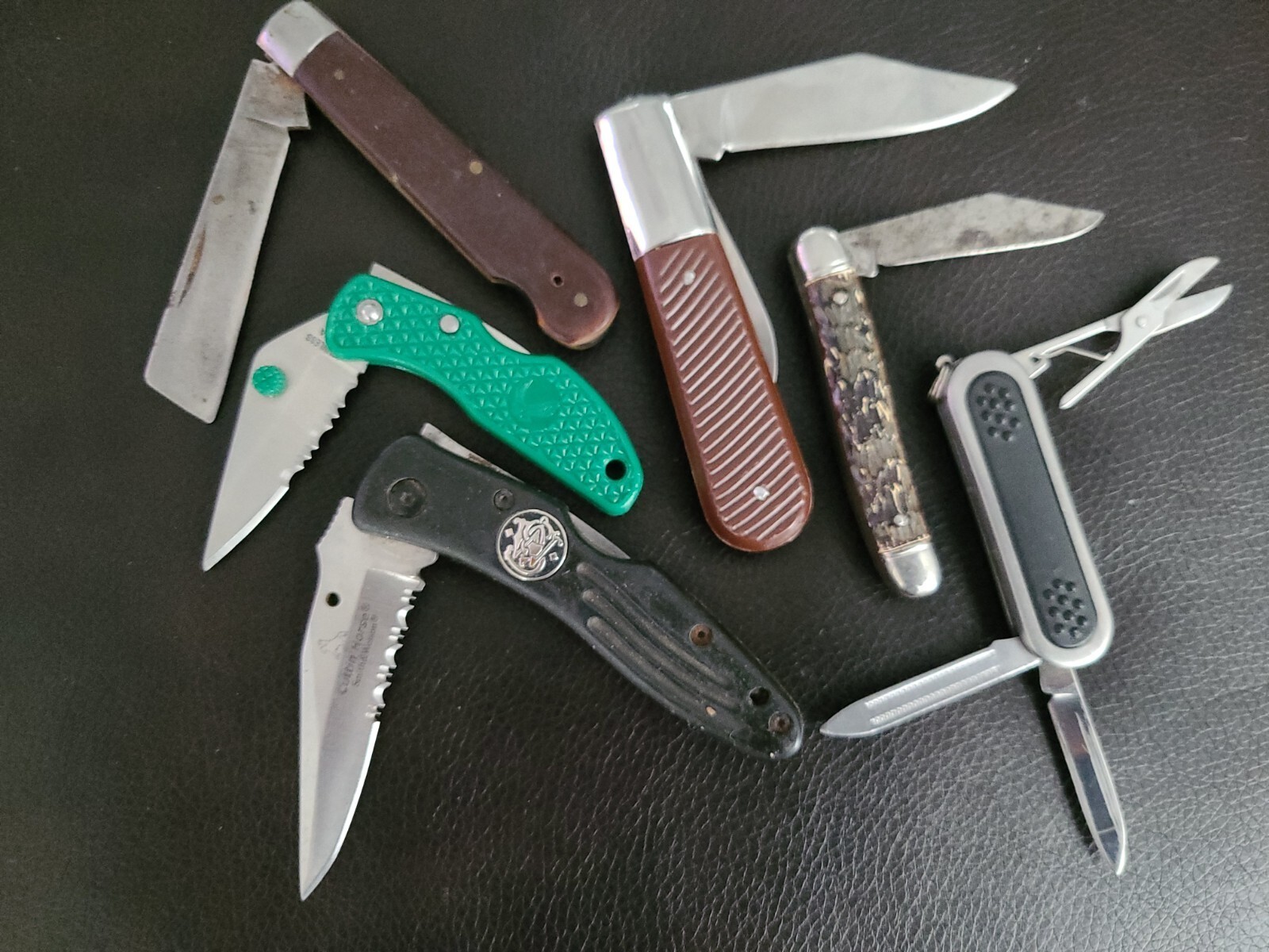 Pocket Knives And Multi Function Knife. Lot Of 6. Smith And Wesson..etc.