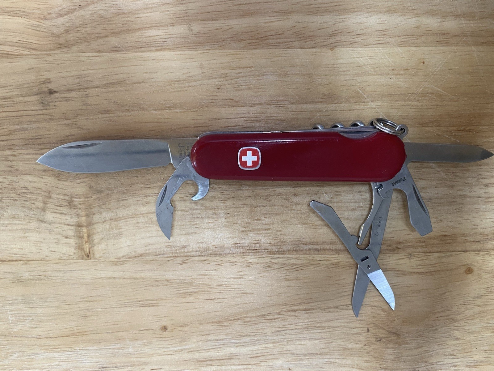 Wenger Traveler Swiss Army Knife Red 7-Tool 2.5in Blade Scissors Corkscrew