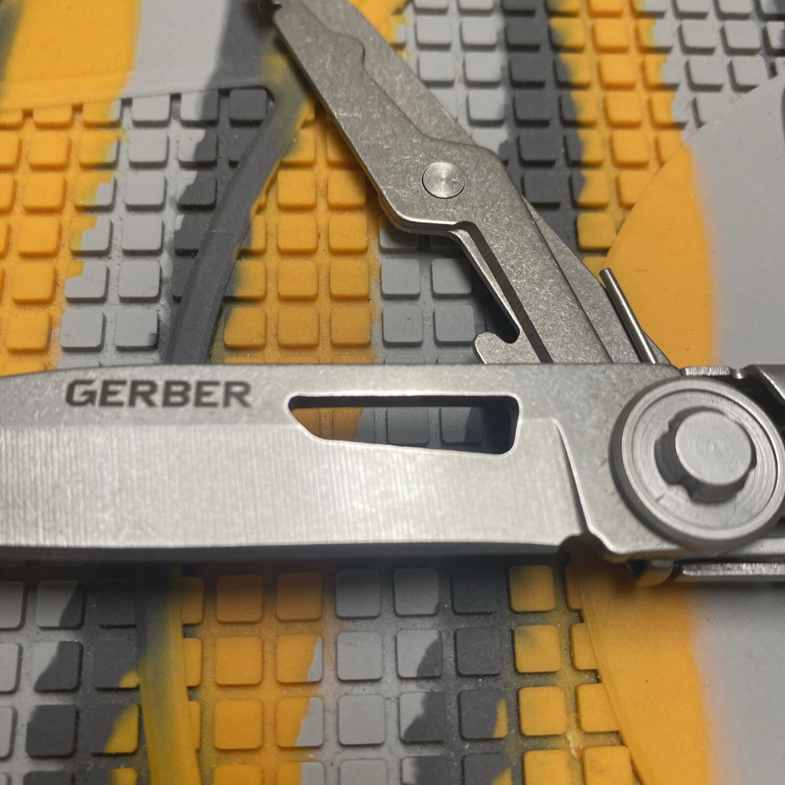 Gerber Armbar Slim Cut Multi-Tool, Knife, Scissors