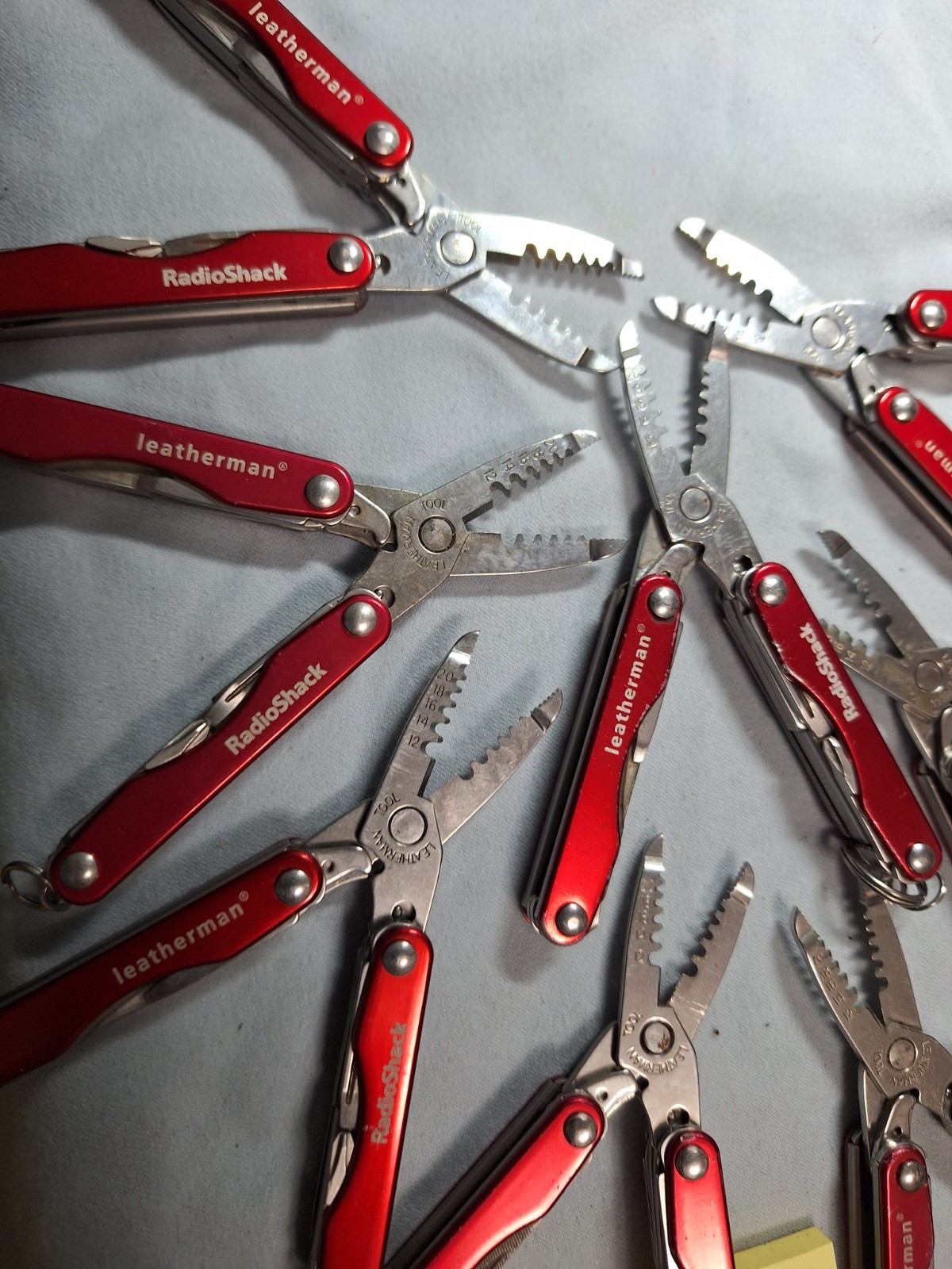 8 LEATHERMAN E4 RED RADIO SHACK Multi Tools EXCELLENT Loc Q100