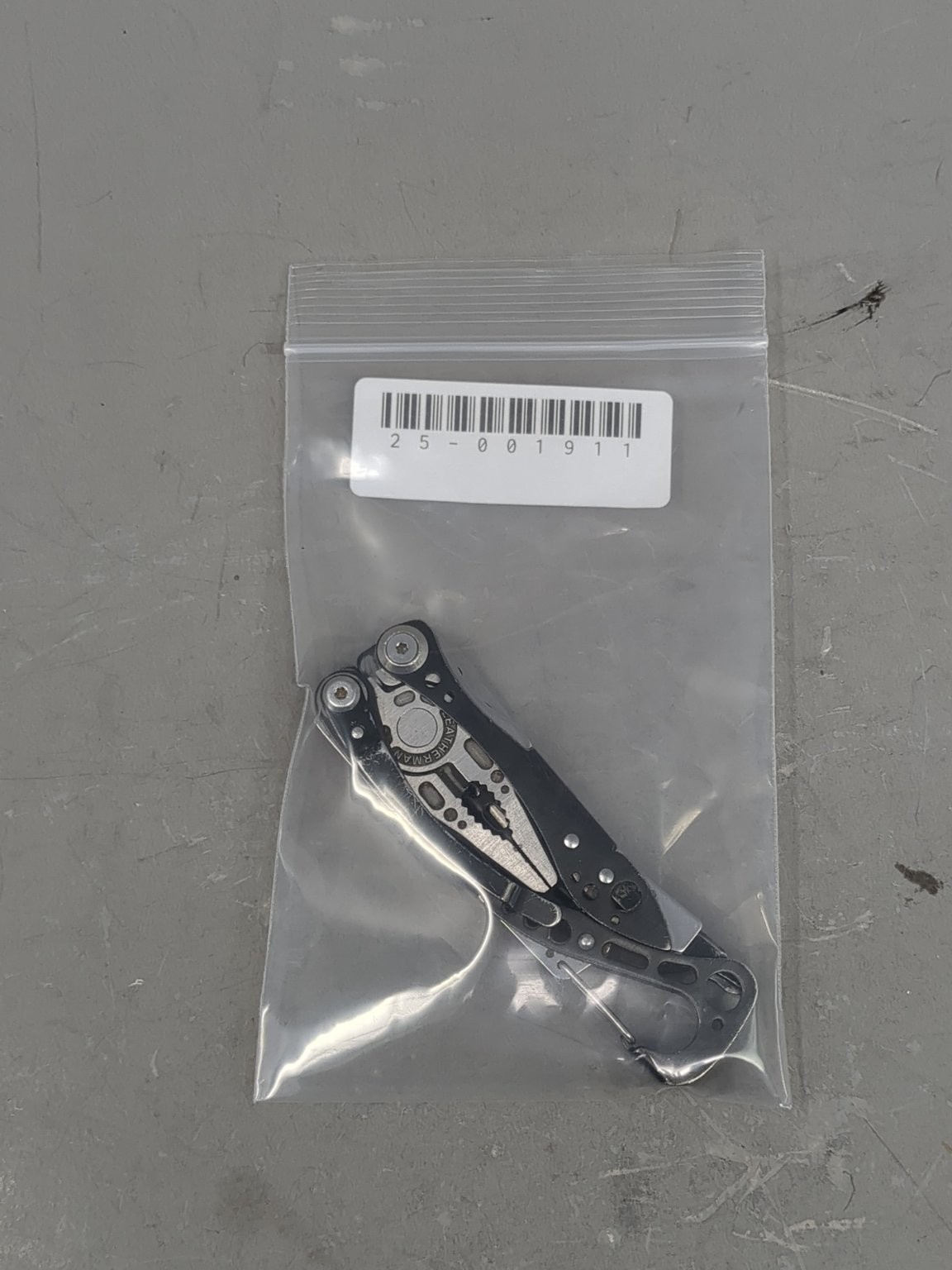 Leatherman Skeletool CX Multi-Tool Stainless Steel Carbon Fiber