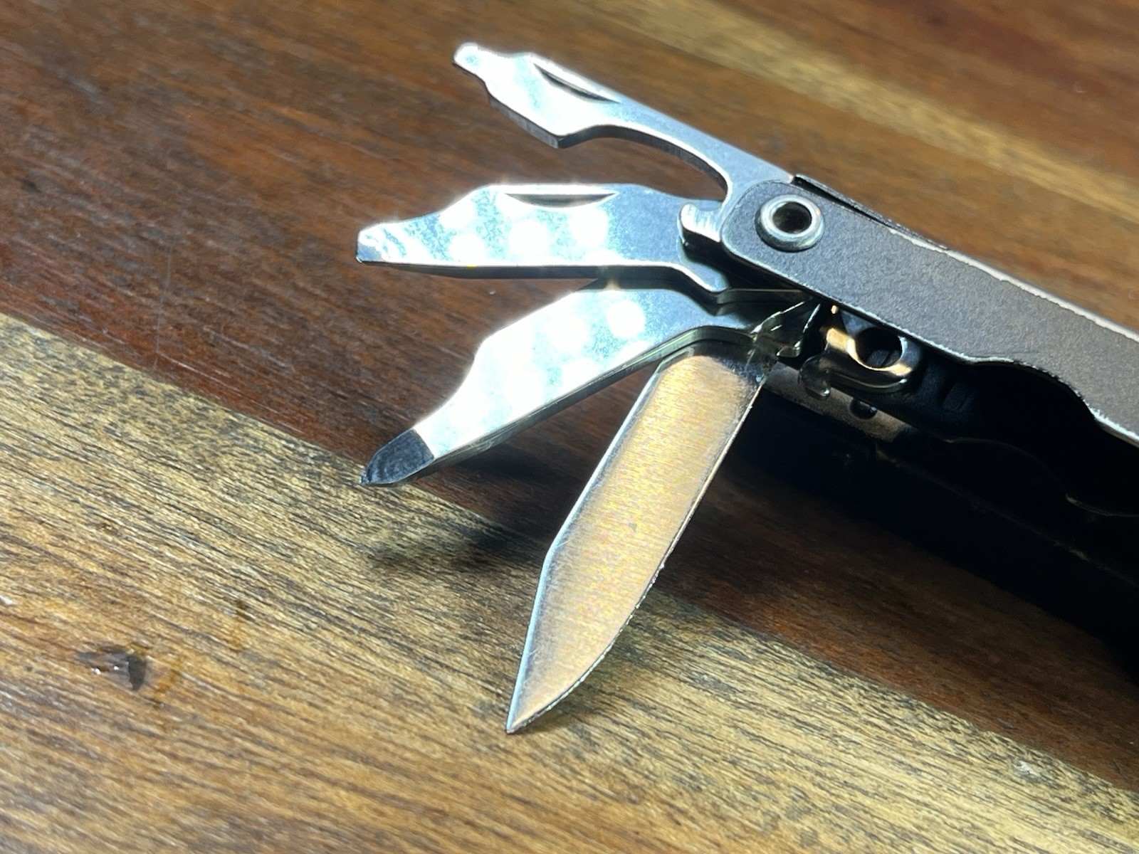 Schrade Black USA ST2 Multi-tool Tough Chip Compact / Mini Tool