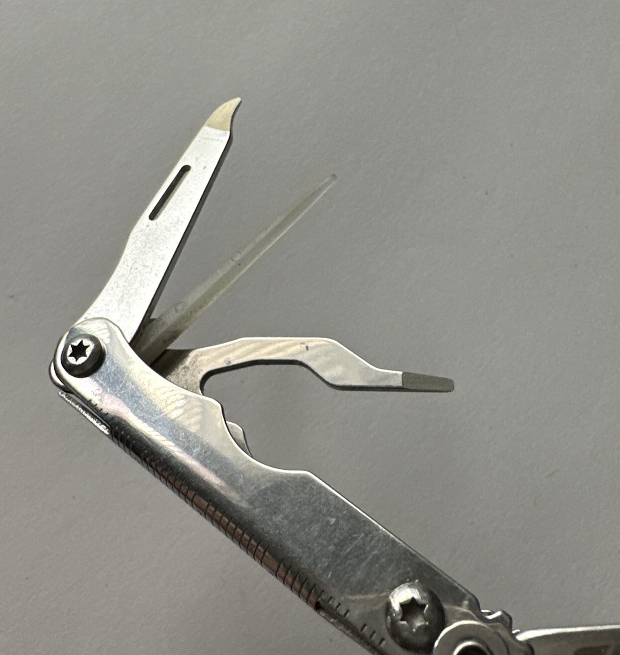 SOG Crosscut Multi Tool Scissors Knife File Tweezer Excellent Used Condition
