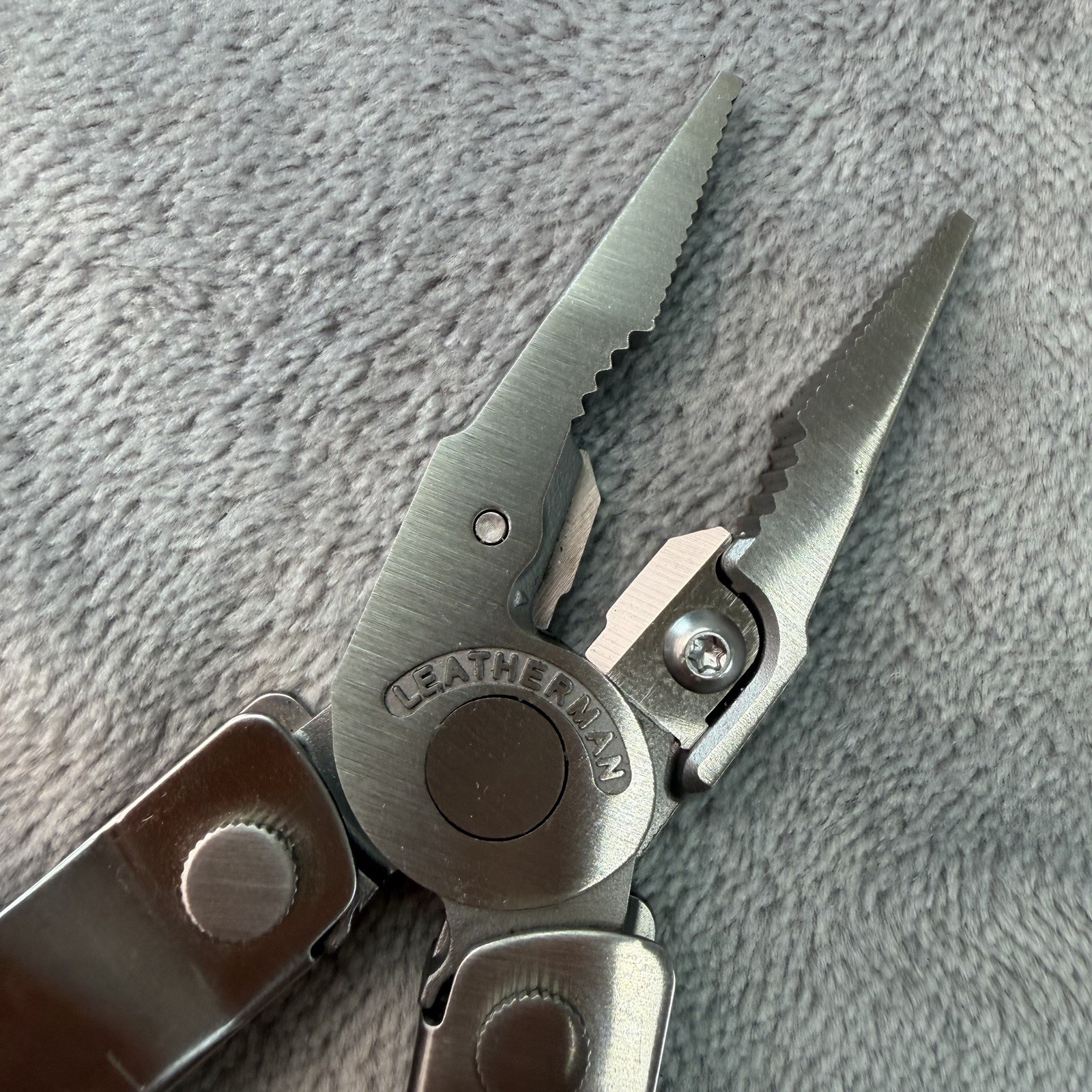 Leatherman Rebar Multi-Tool w Leather Sheath Exellent Unsued Condition B445