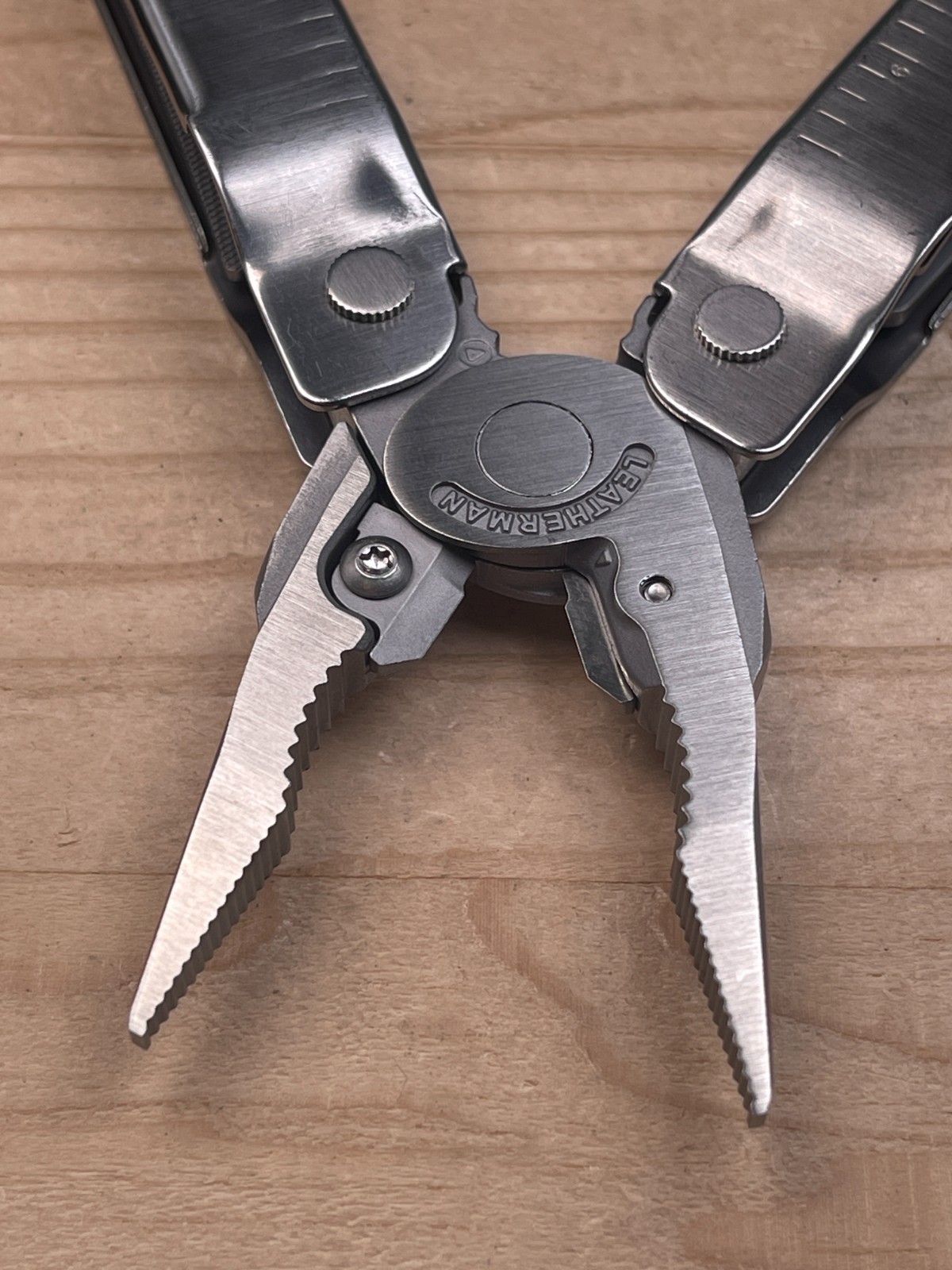 Leatherman Super Tool 300 Multi-Tool Knife 01/20 w/ Nylon Sheath – Very Nice!