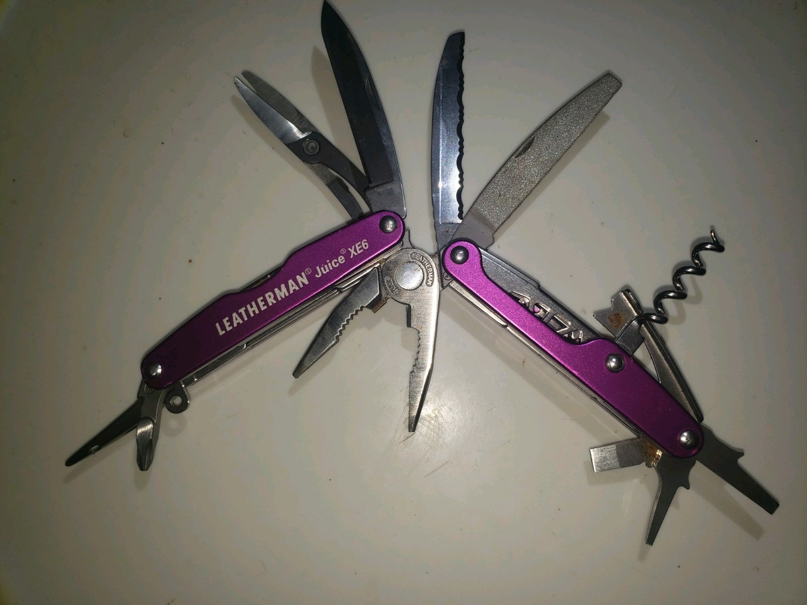 Rare Retired Leatherman Juice XE6 PURPLE Multi Tool Pliers Knife Scissors