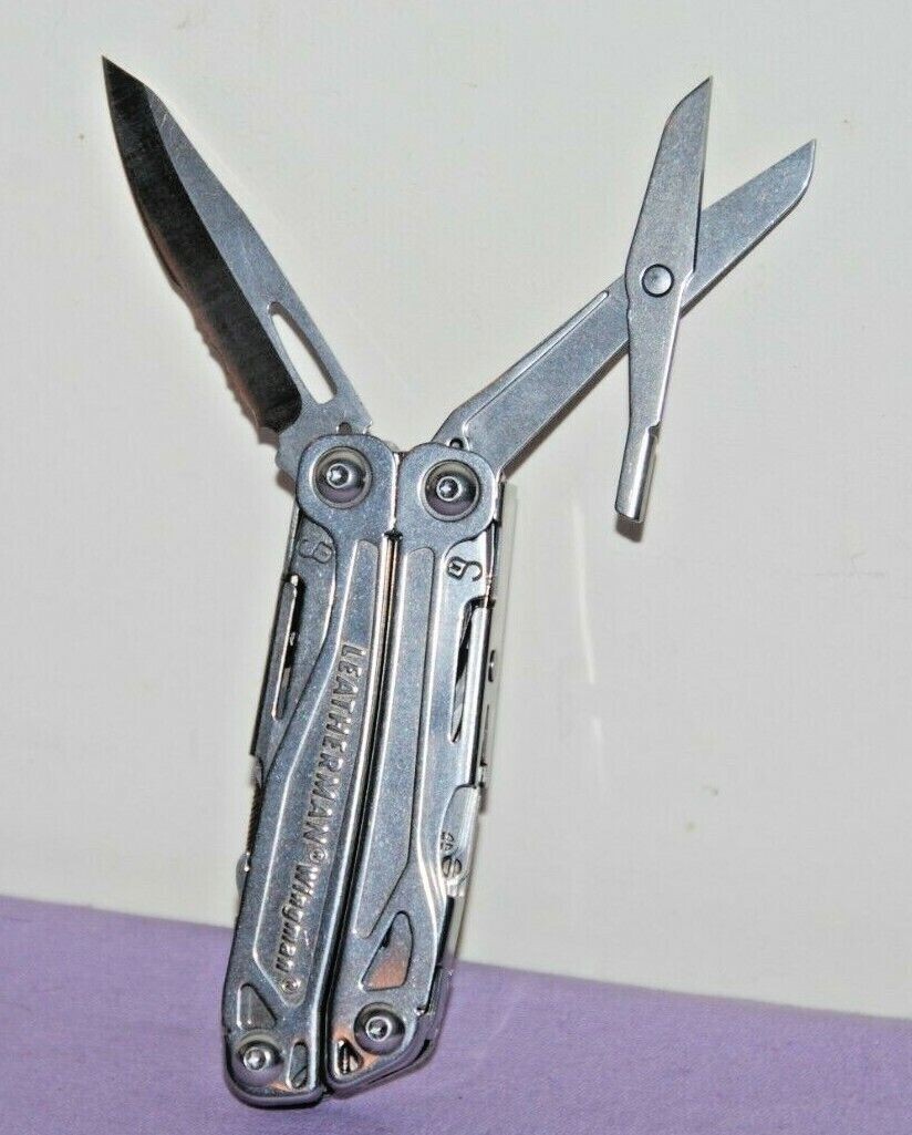 Leatherman Wingman Multi-Tool With Pocket Clip 420HC Stainless Steel–Great Cond