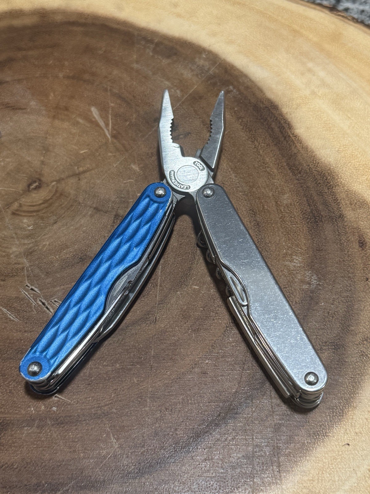 Leatherman Juice CS4 EDC Multitool