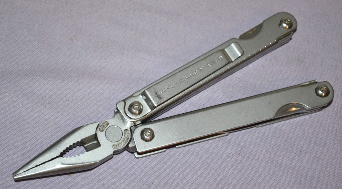 OEM Leatherman SideClip Multi-Tool, Plier, Knife W/Belt Clip–Discontinued-Great