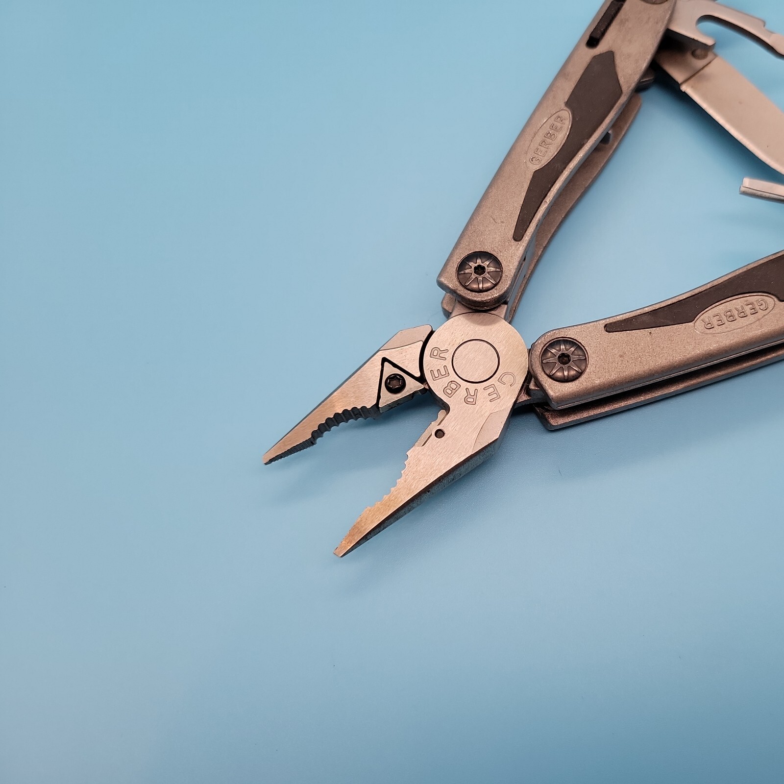 Gerber USA Multi-Plier 700 Urban Legend Multi Tool -Plier Scissors Knife