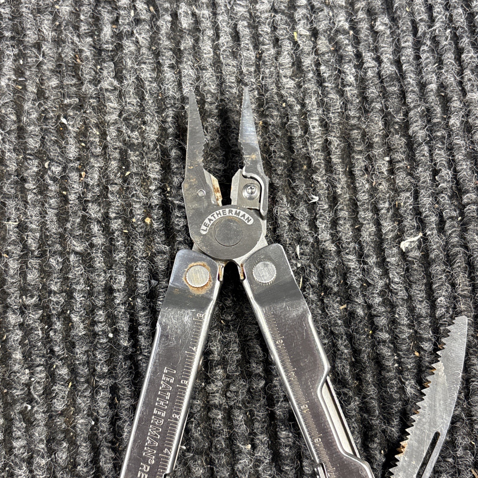 Leatherman REBAR Multi-Tool (082)