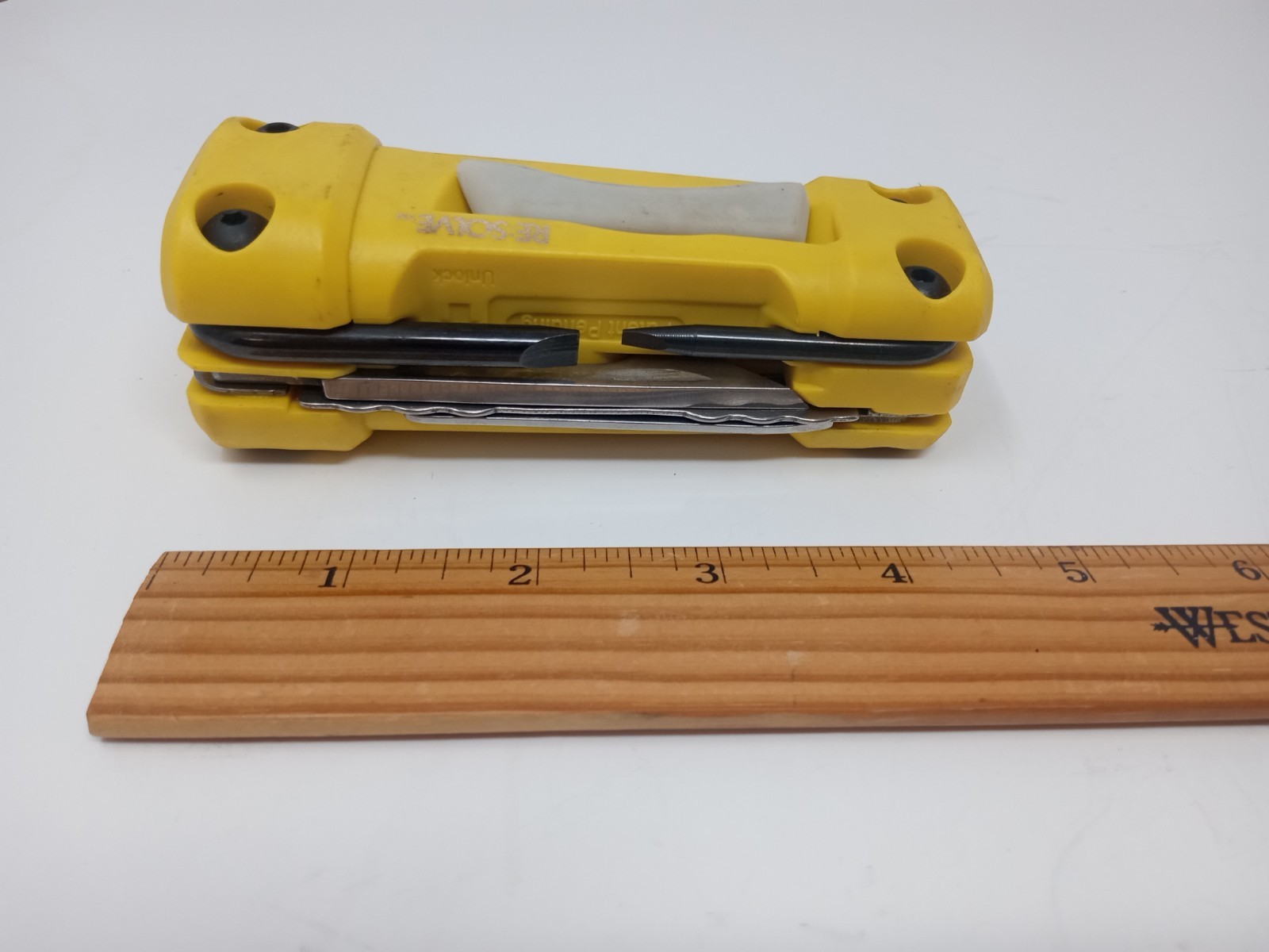 Multi Tool 11 Tools In One Screwdrivers Knives And More