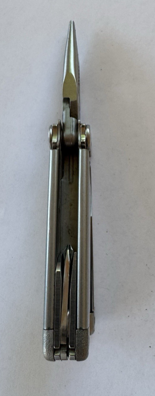 Leatherman Wave Multi Tool Pliers with Logo – Silver *Remedial Counsel 2005*