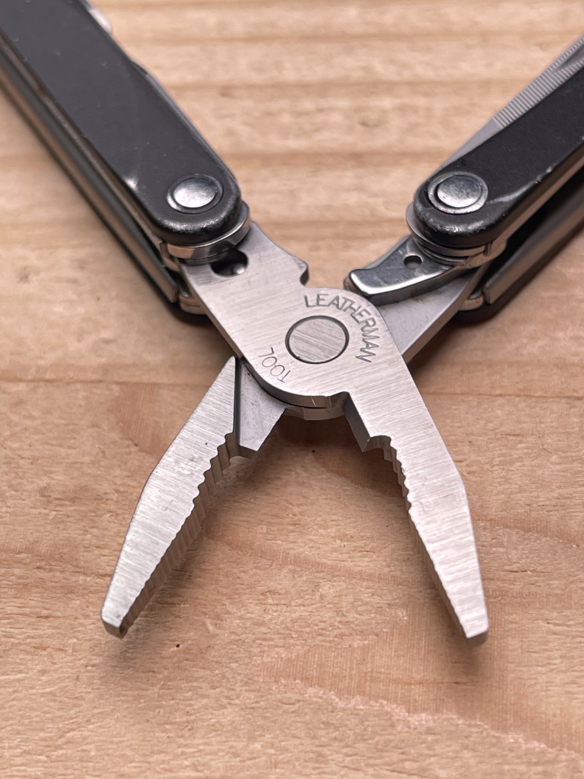 Leatherman Squirt PS4 Black Multi-tool Knife – Broken Scissors Spring – Retired