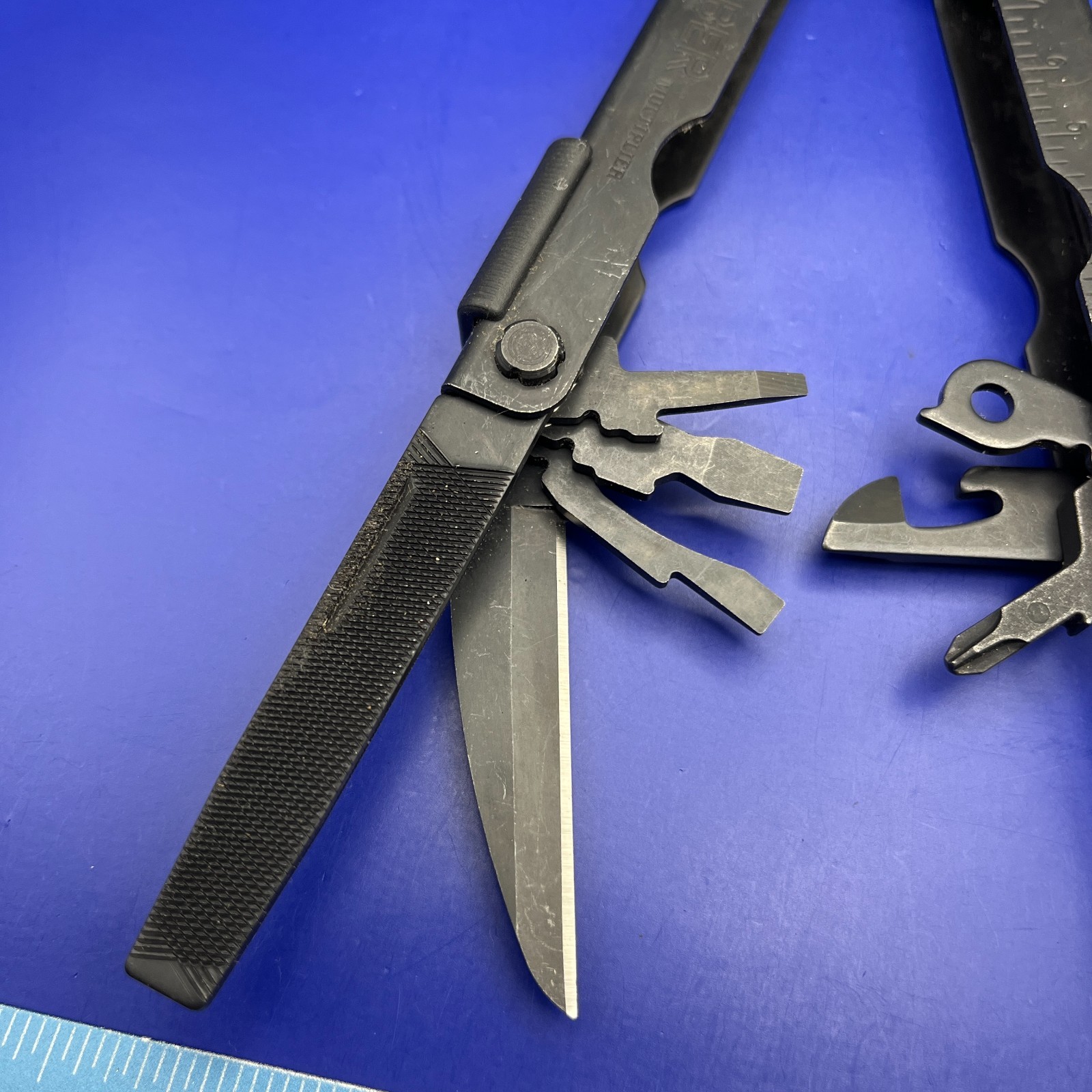 Gerber MP600 Black Oxide Multi-Tool Needle Nose Pliers Carbide Cutters
