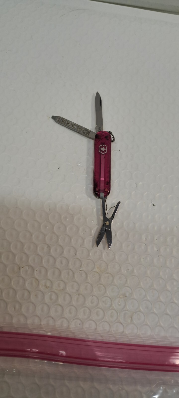 VICTORINOX CLASSIC SD 58MM SWISS ARMY KNIFE POCKET KEYCHAIN TRANSLUCENT PINK