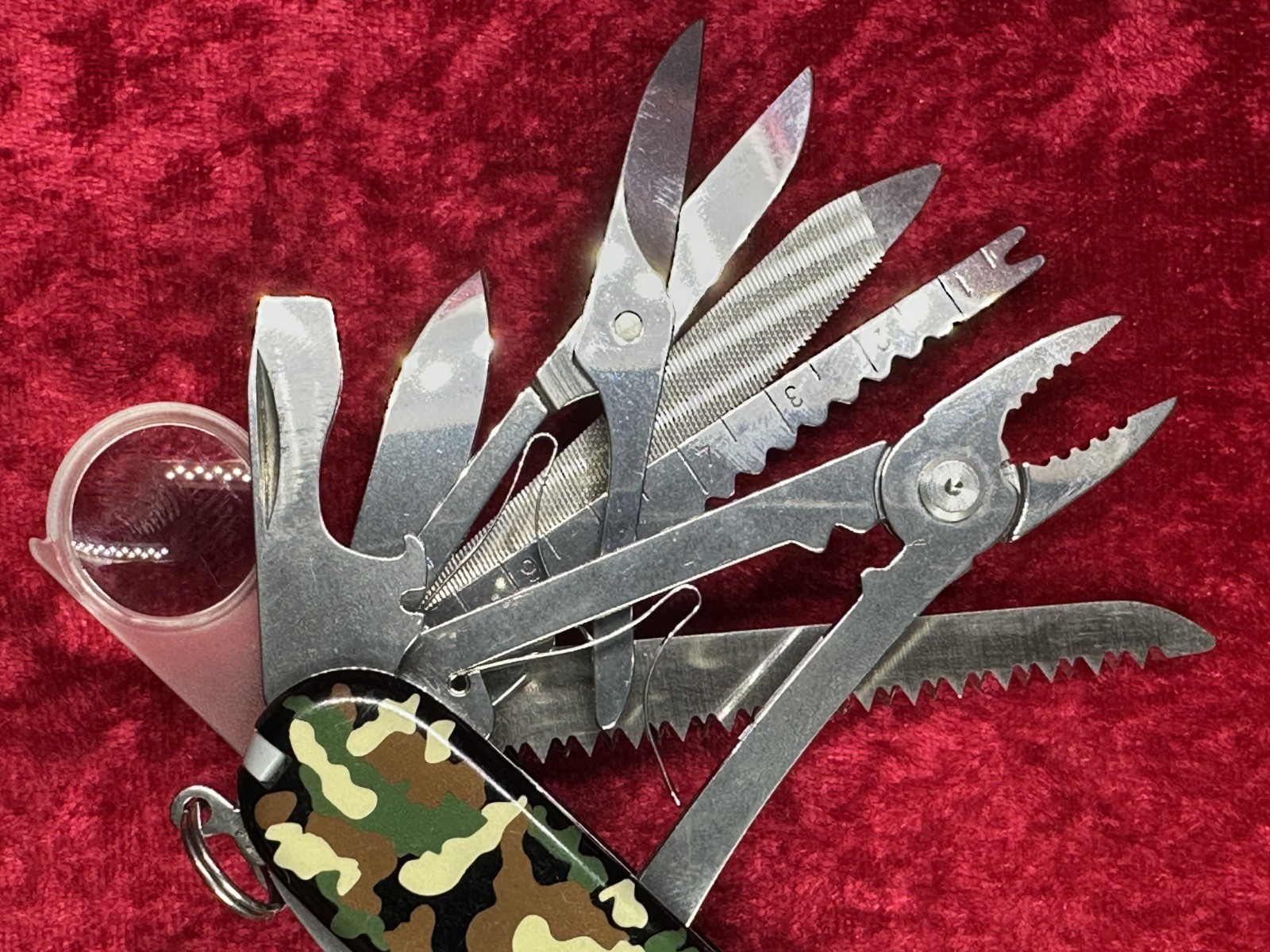 Victorinox SwissChamp Green Camo Swiss Army Knife 91mm 21 Tool 8 Layer (675)