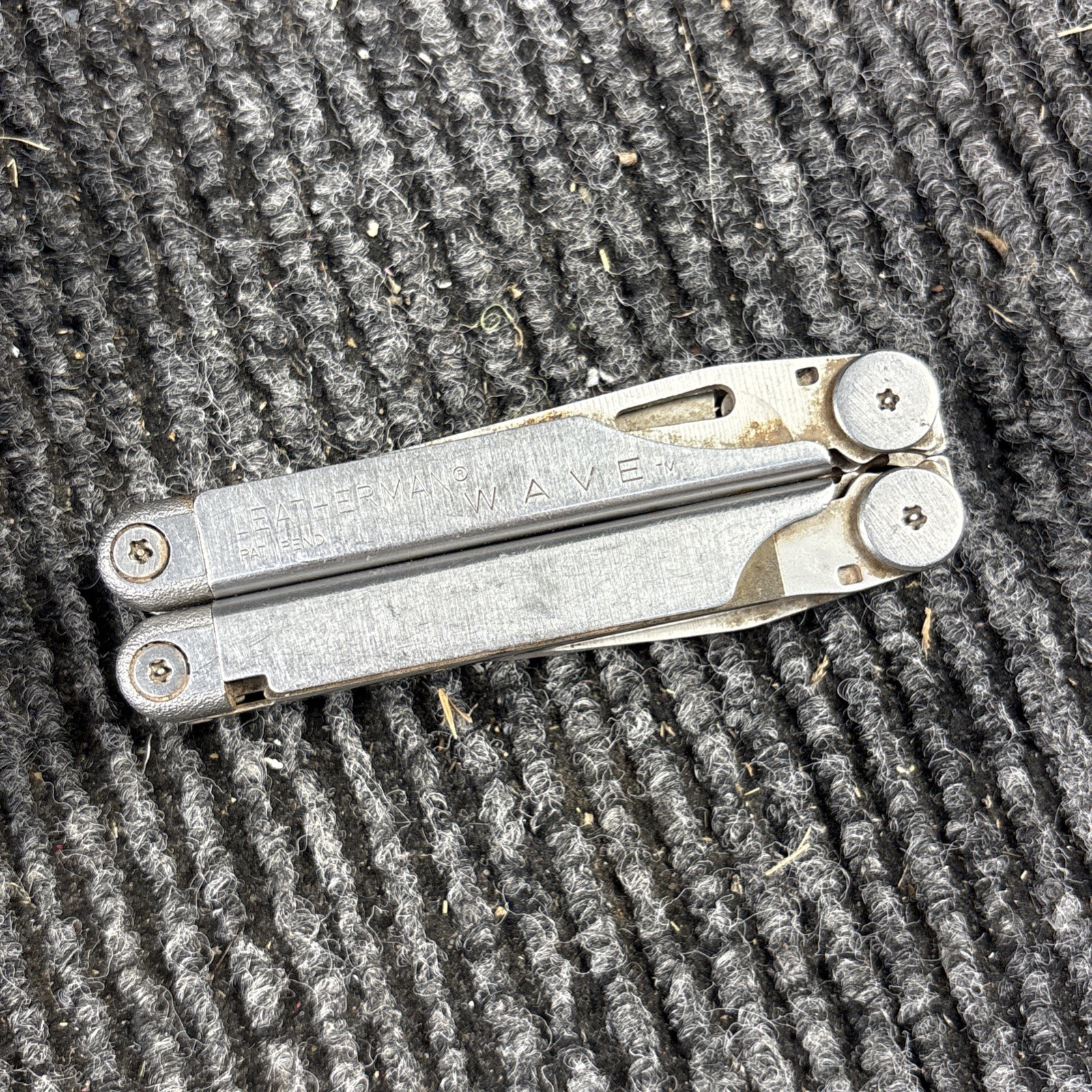 Leatherman Wave Original 17-in-1 All-Purpose Multi-Tool with wave Sheath (107)