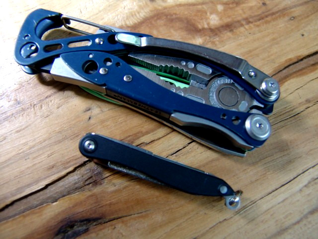 LEATHERMAN SKELETOOL CX-NAVY BLU & NEON GREEN-MULTI TOOL & RETIRED STYLE-EXCLN-2