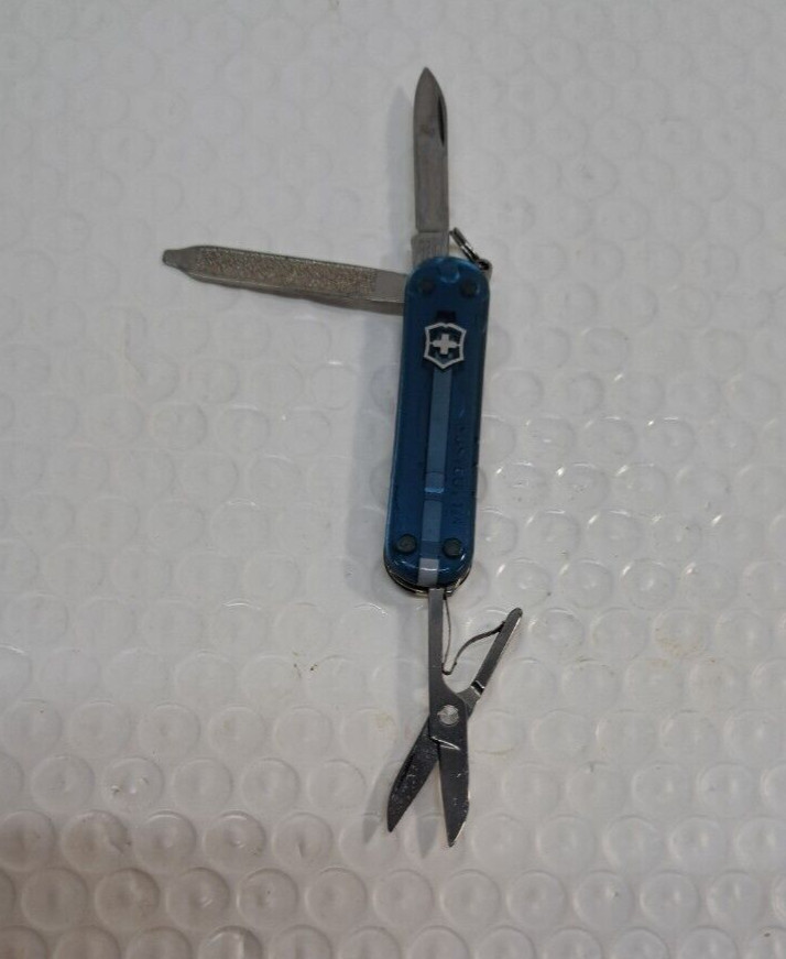 VICTORINOX CLASSIC SD 58MM SWISS ARMY KNIFE POCKET KEYCHAIN TRANSLUCENT blue 5